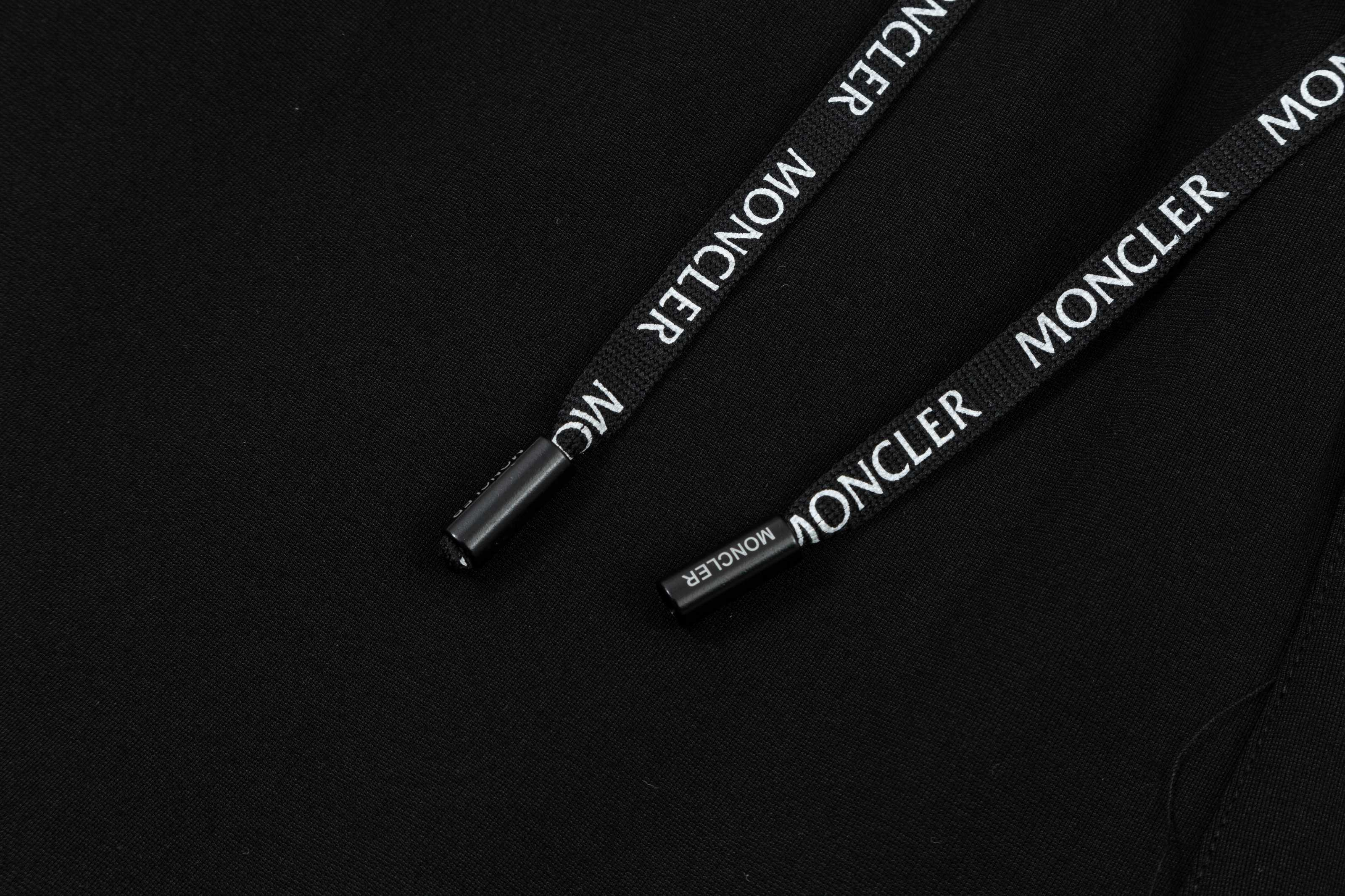 【MONCLER  公式旗艦店】モンクレール   ショートパンツご好評に付き再入荷！250225