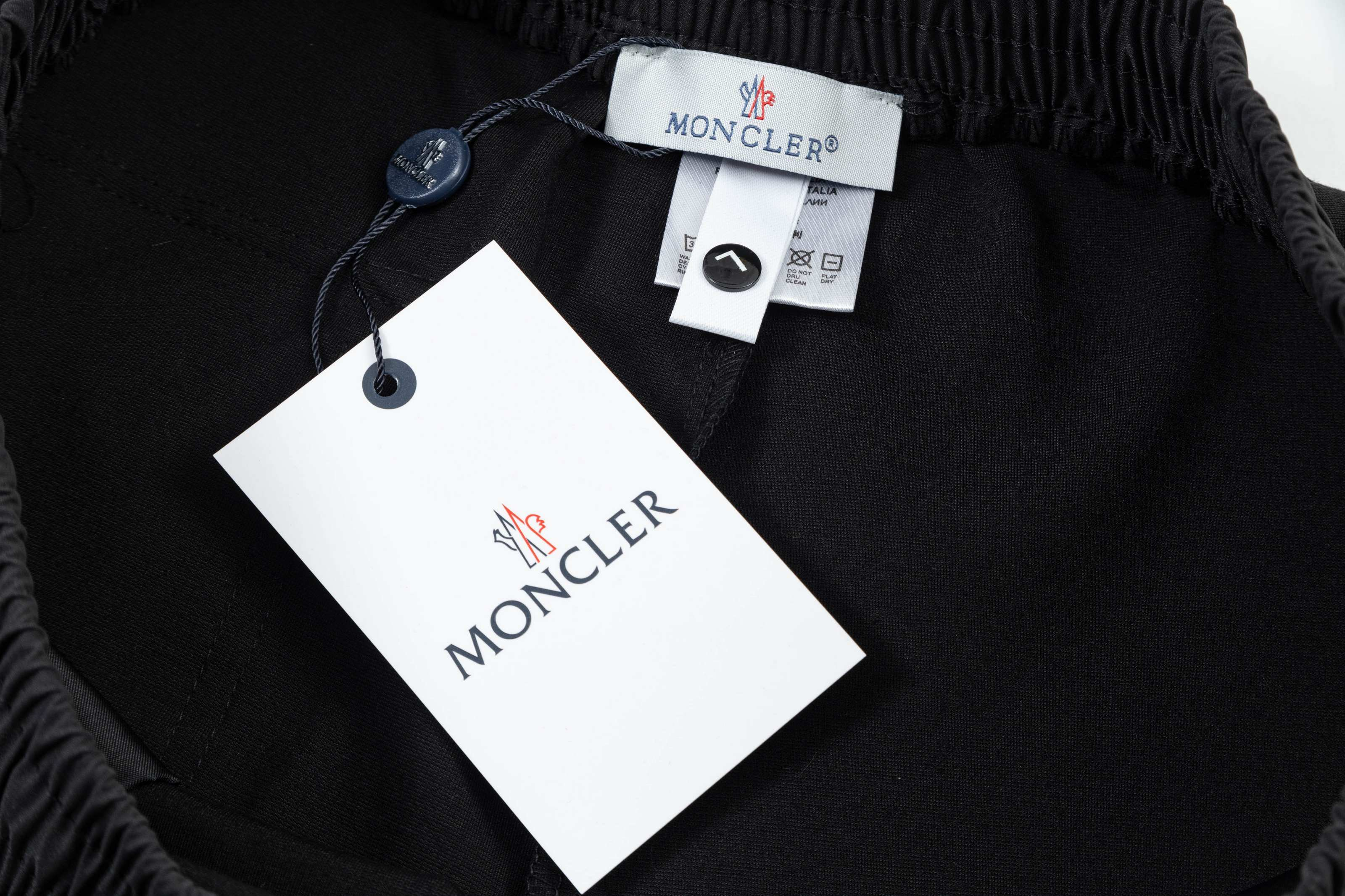 【MONCLER  公式旗艦店】モンクレール   ショートパンツご好評に付き再入荷！250225