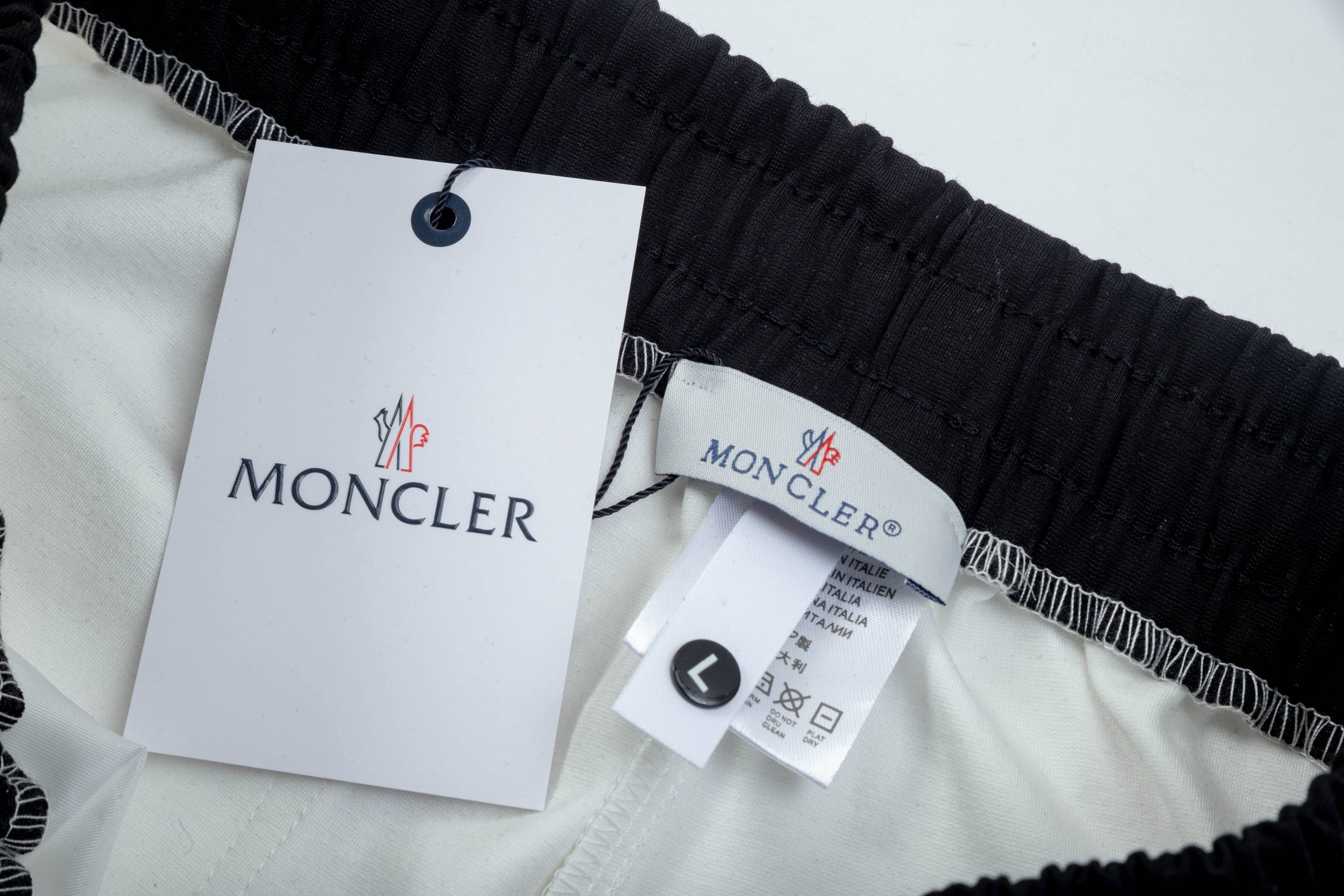 【MONCLER  公式旗艦店】モンクレール   ショートパンツご好評に付き再入荷！250225