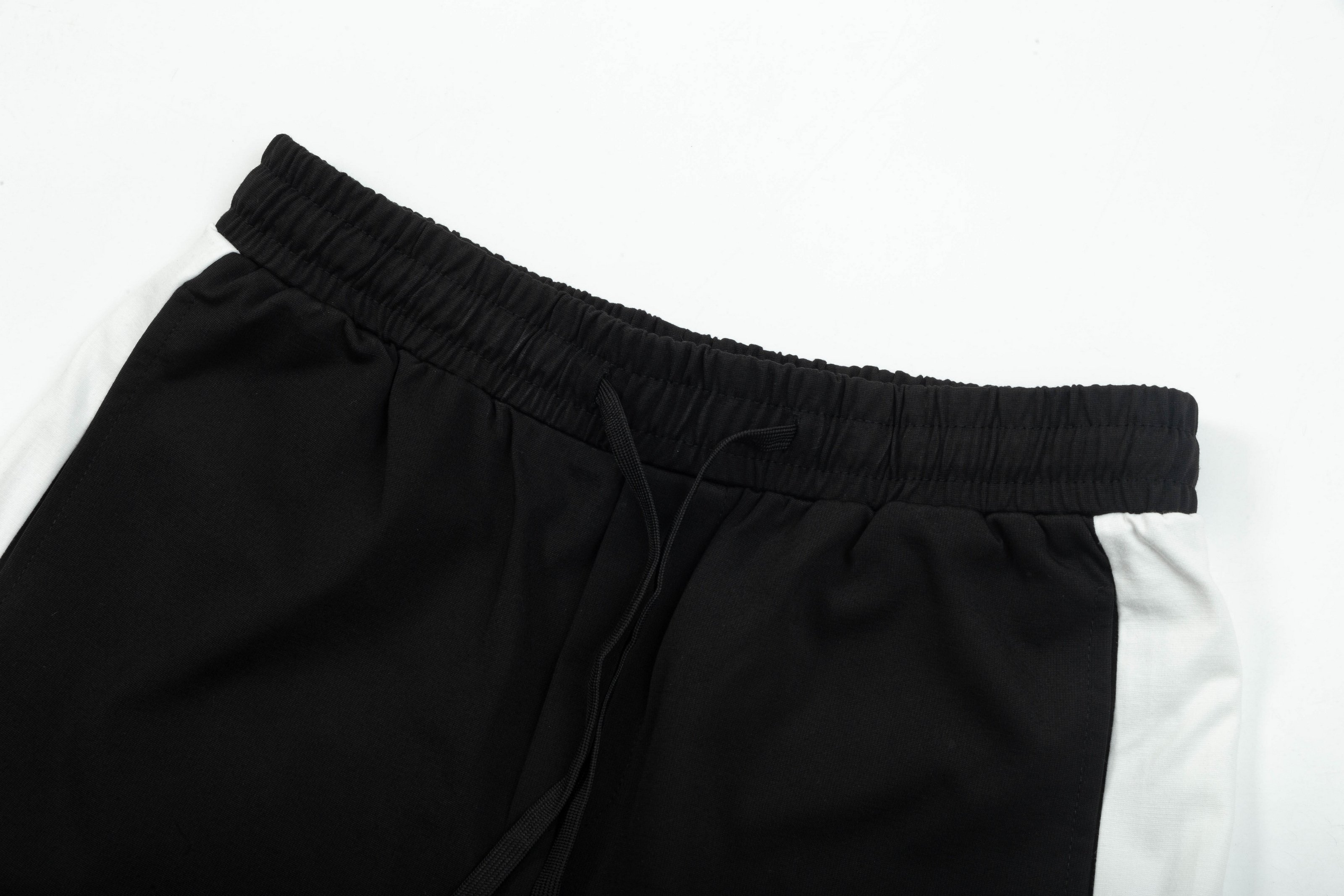 【MONCLER  公式旗艦店】モンクレール   ショートパンツご好評に付き再入荷！250225