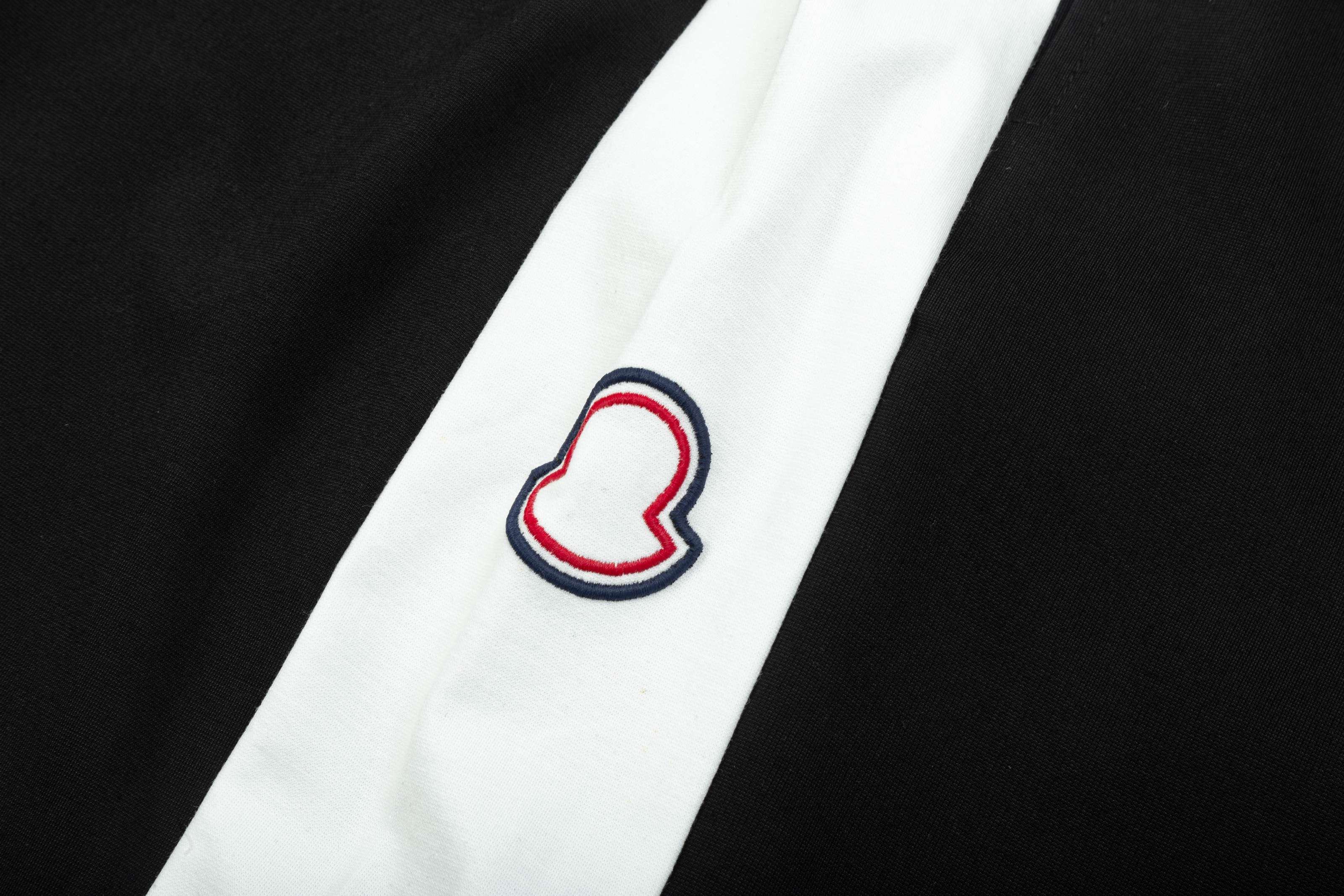 【MONCLER  公式旗艦店】モンクレール   ショートパンツご好評に付き再入荷！250225