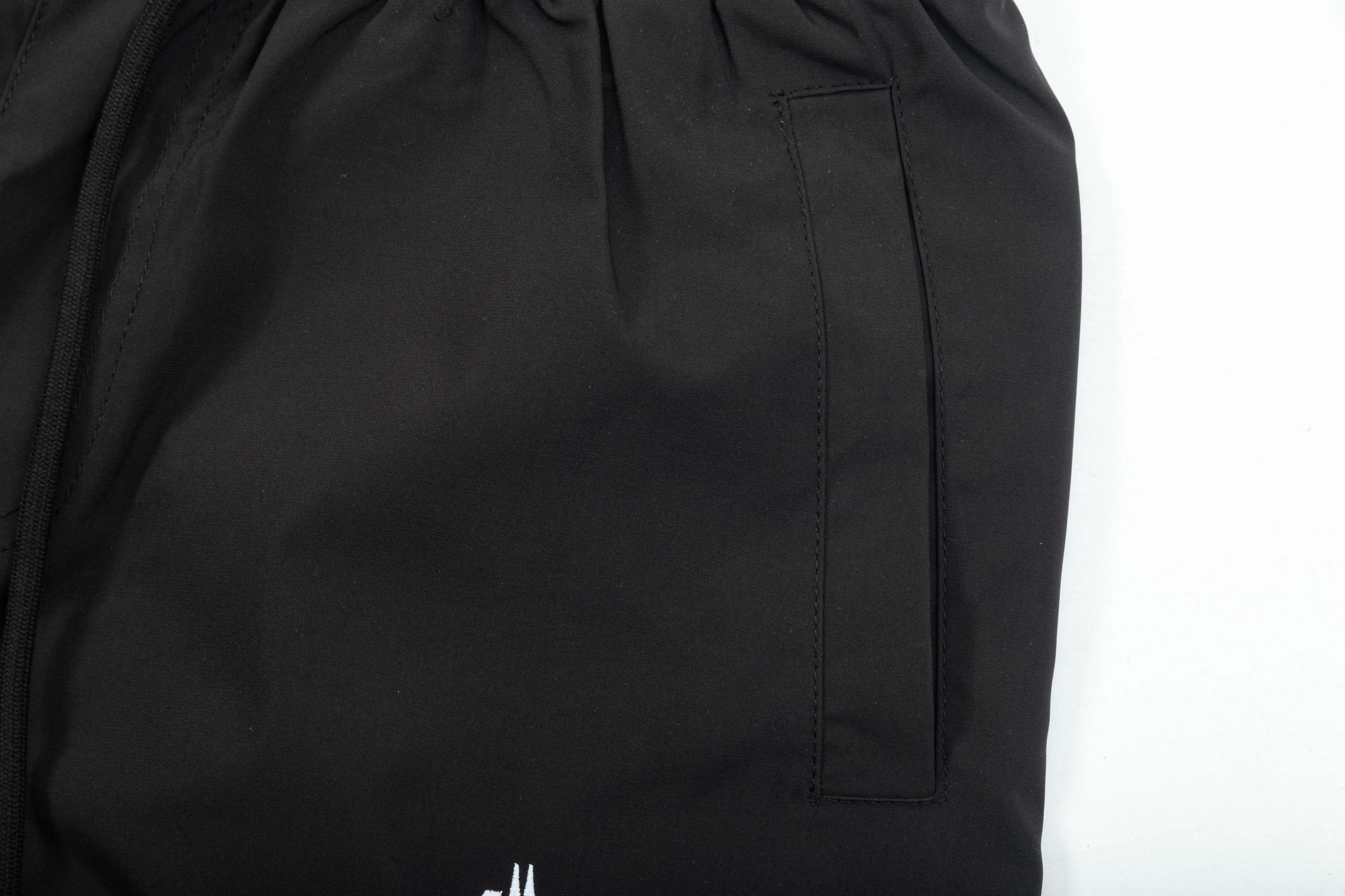 【MONCLER  公式旗艦店】モンクレール   ショートパンツご好評に付き再入荷！250225