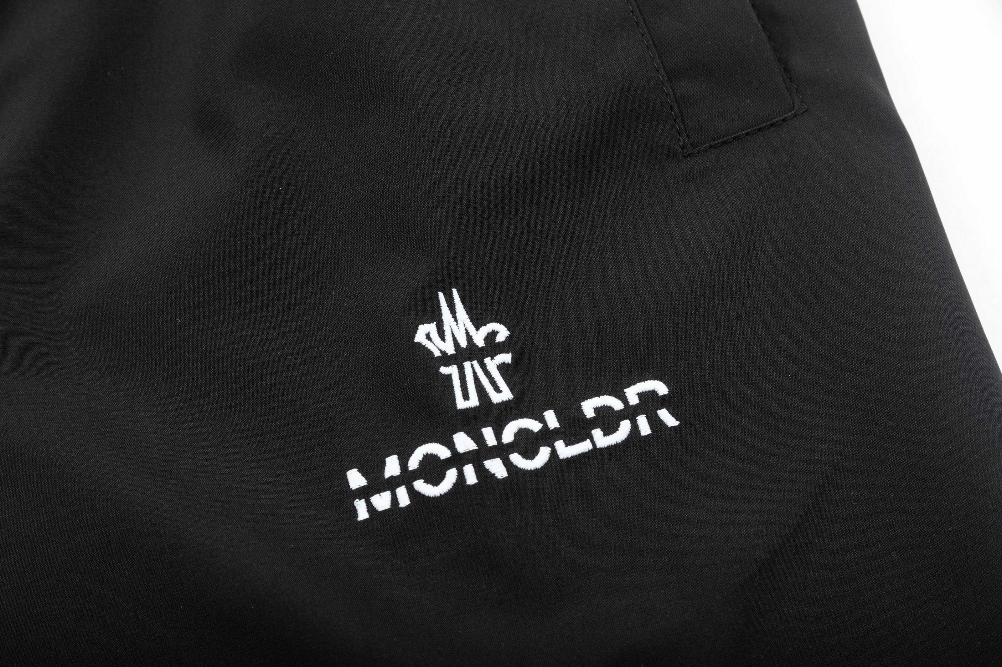 【MONCLER  公式旗艦店】モンクレール   ショートパンツご好評に付き再入荷！250225