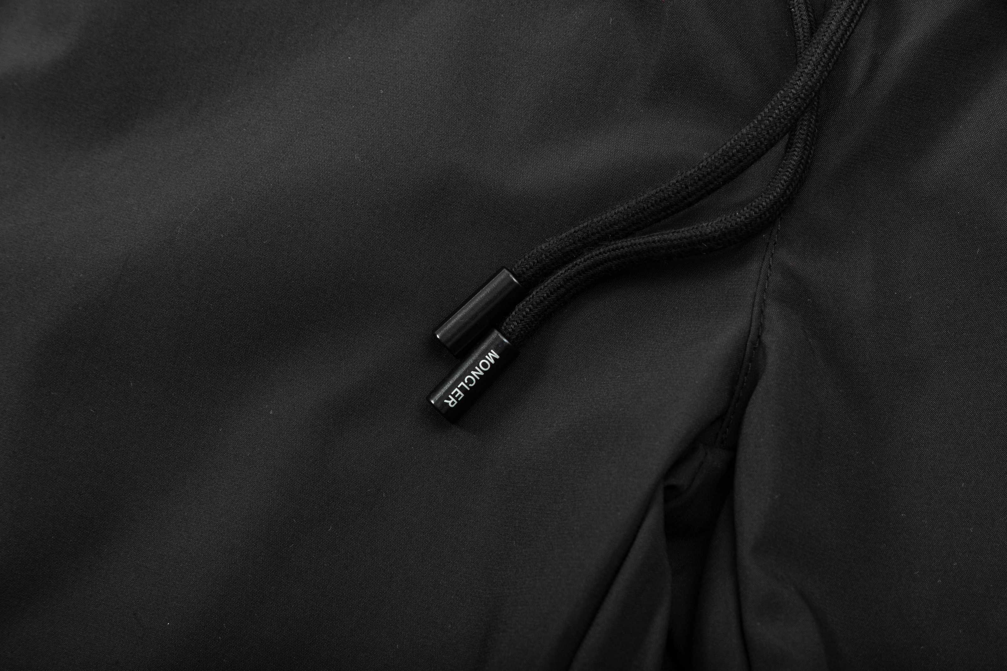 【MONCLER  公式旗艦店】モンクレール   ショートパンツご好評に付き再入荷！250225