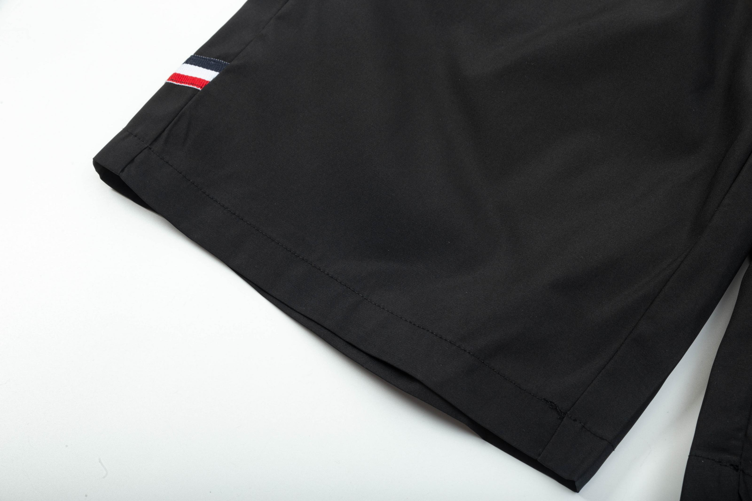 【MONCLER  公式旗艦店】モンクレール   ショートパンツご好評に付き再入荷！250225