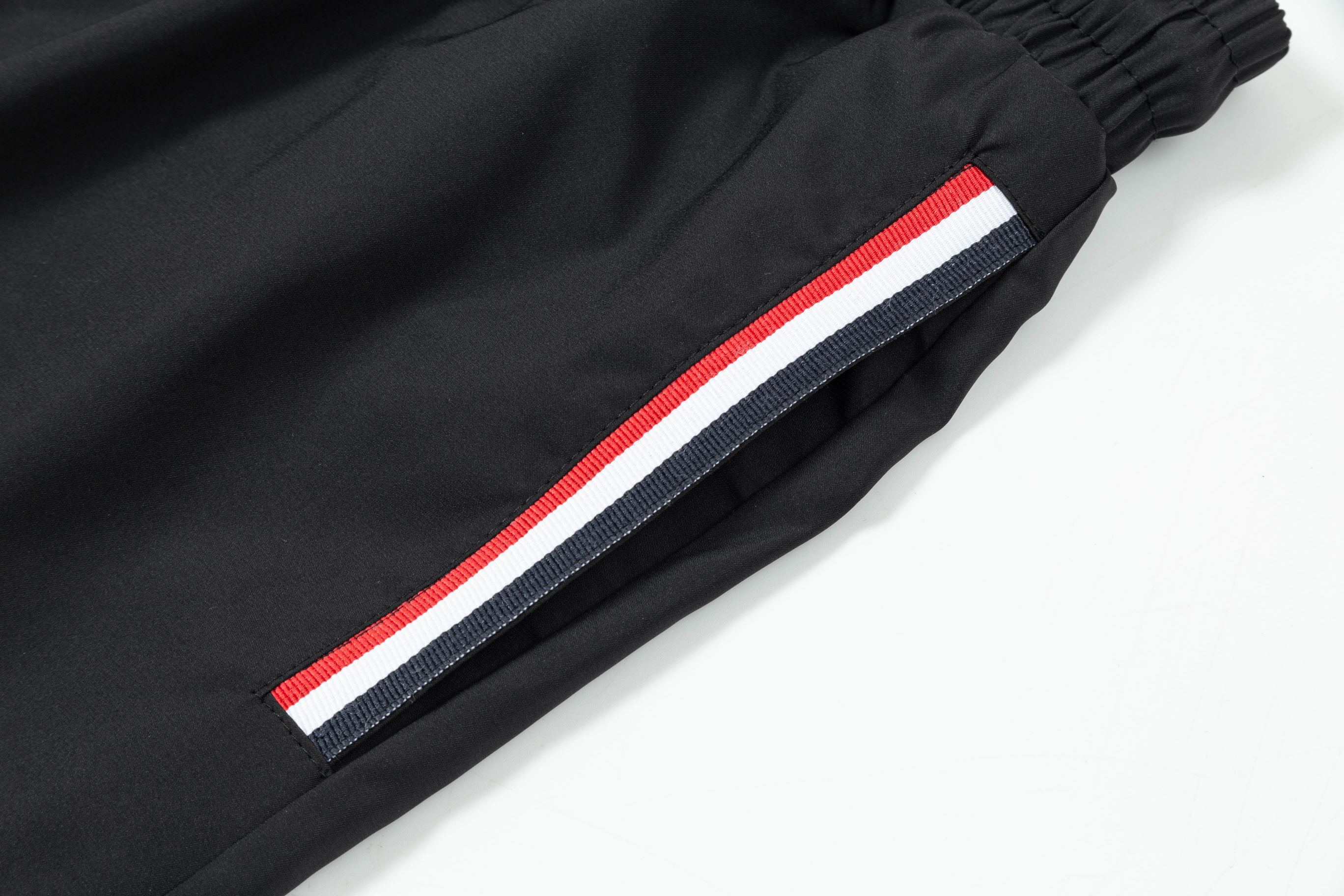 【MONCLER  公式旗艦店】モンクレール   ショートパンツご好評に付き再入荷！250225