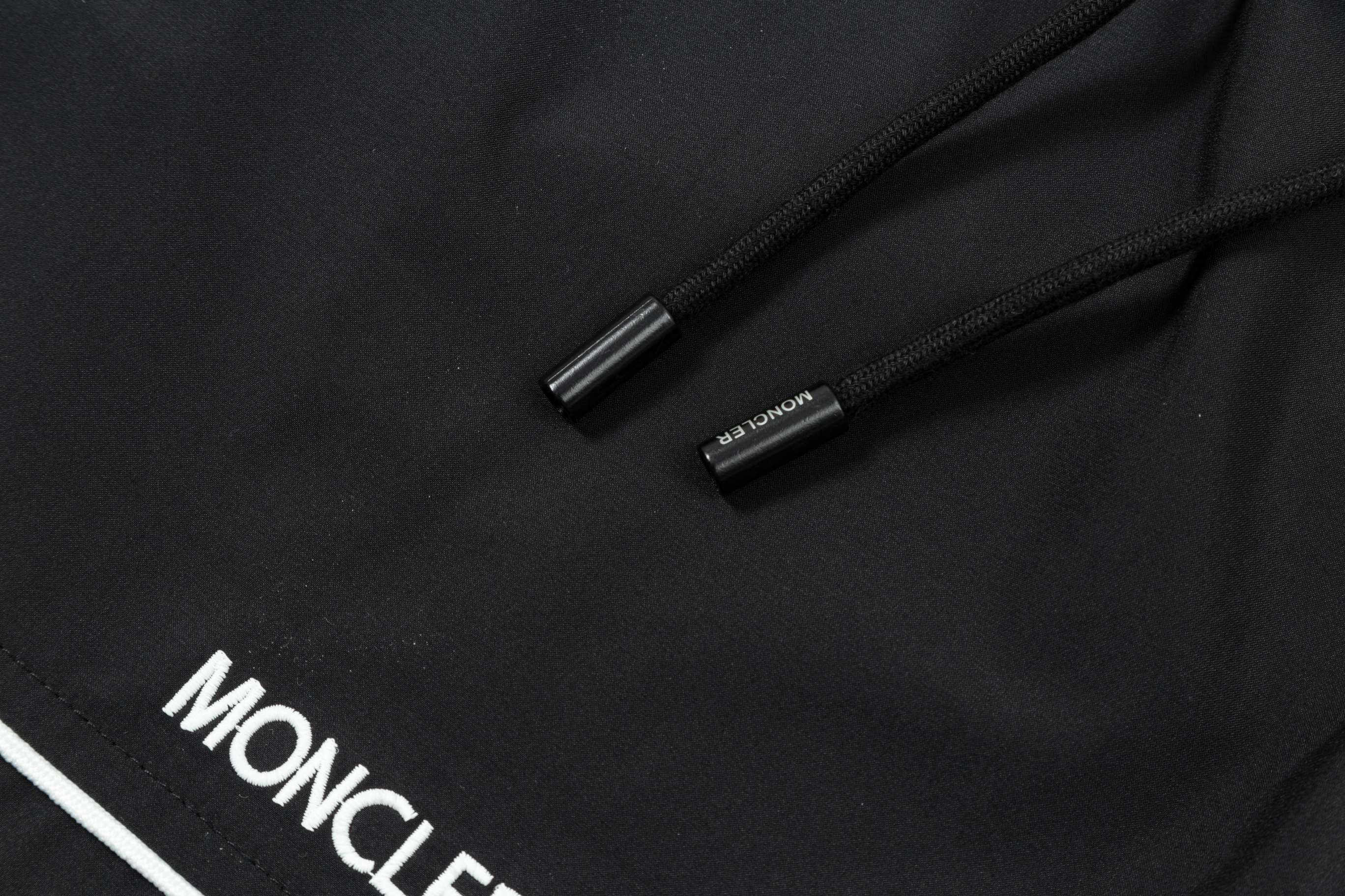 【MONCLER  公式旗艦店】モンクレール   ショートパンツご好評に付き再入荷！250225