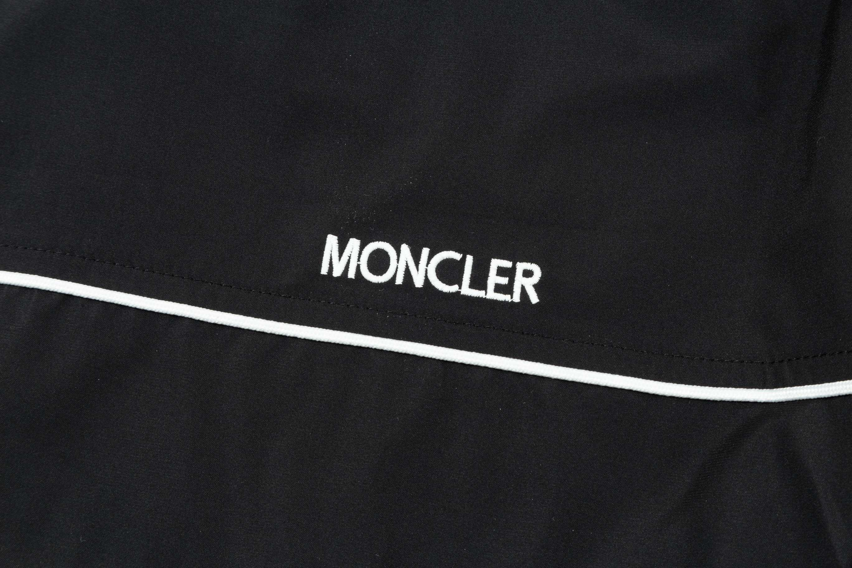 【MONCLER  公式旗艦店】モンクレール   ショートパンツご好評に付き再入荷！250225