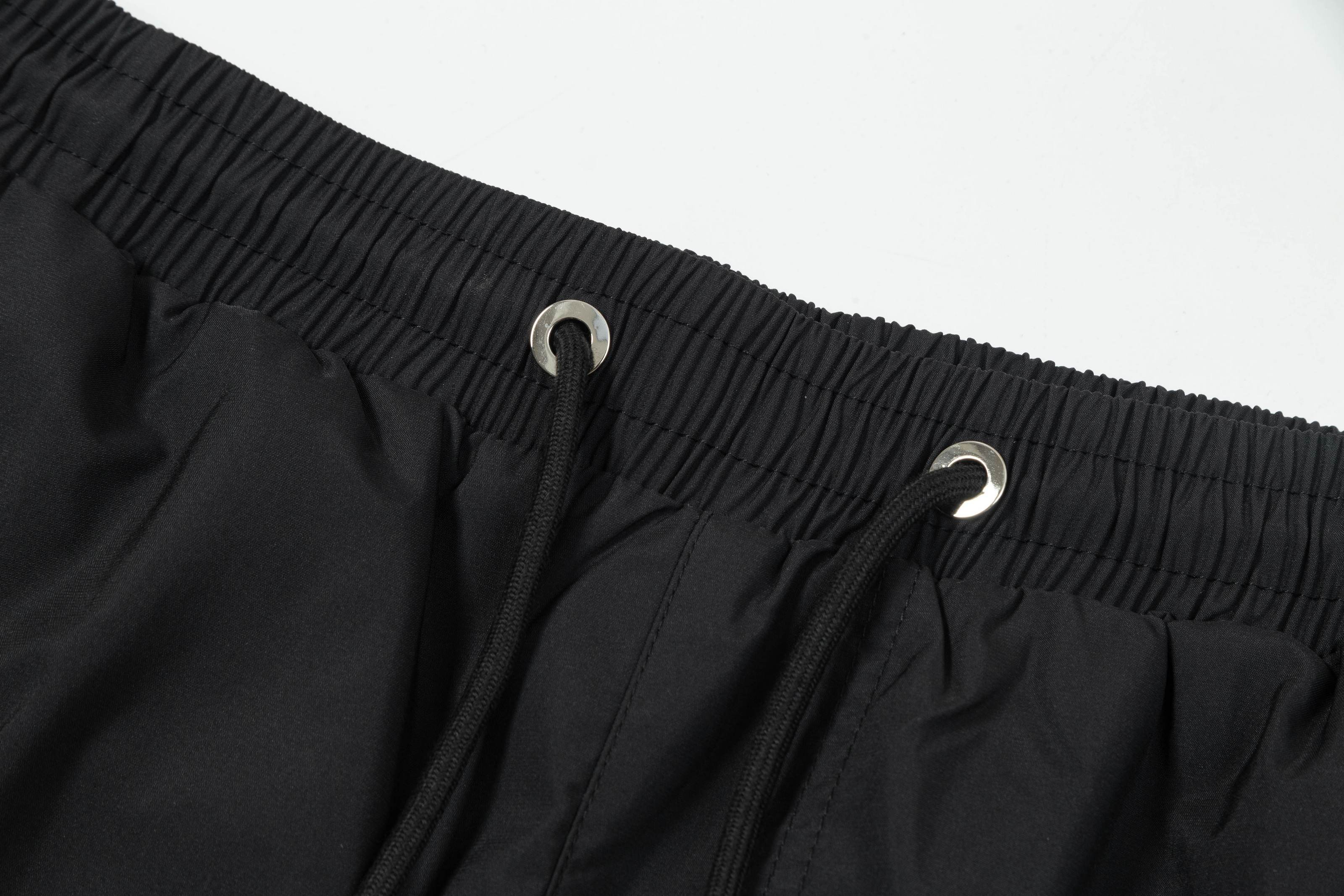 【MONCLER  公式旗艦店】モンクレール   ショートパンツご好評に付き再入荷！250225