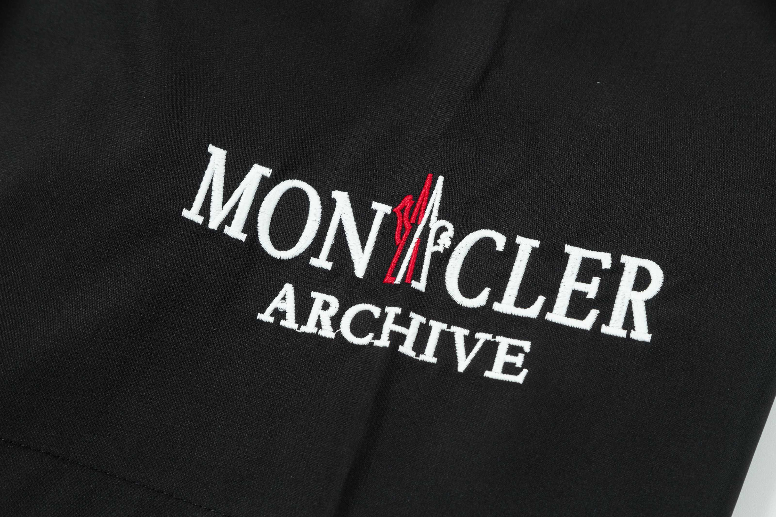 【MONCLER  公式旗艦店】モンクレール   ショートパンツご好評に付き再入荷！250225