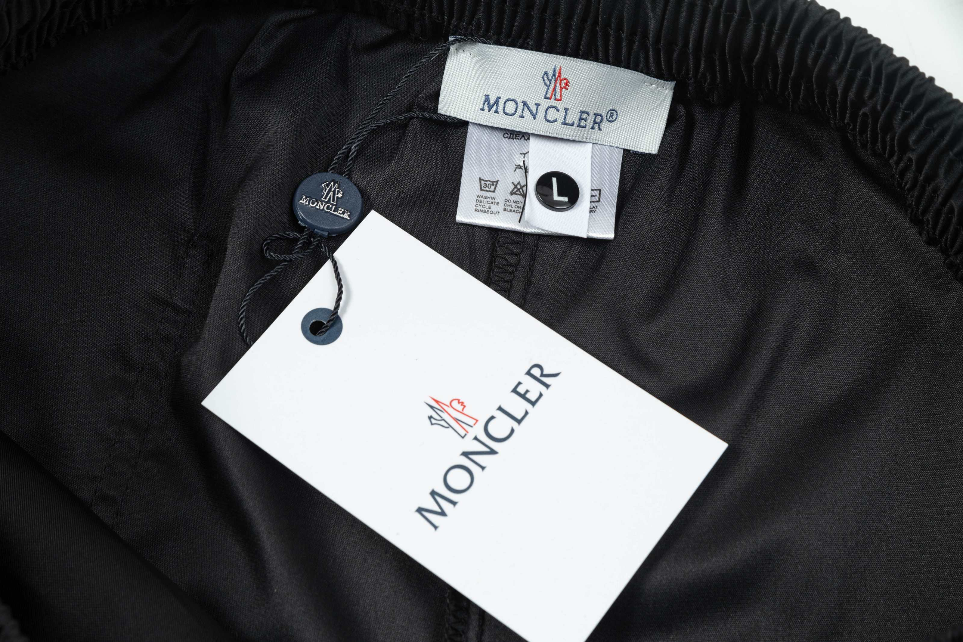 【MONCLER  公式旗艦店】モンクレール   ショートパンツご好評に付き再入荷！250225