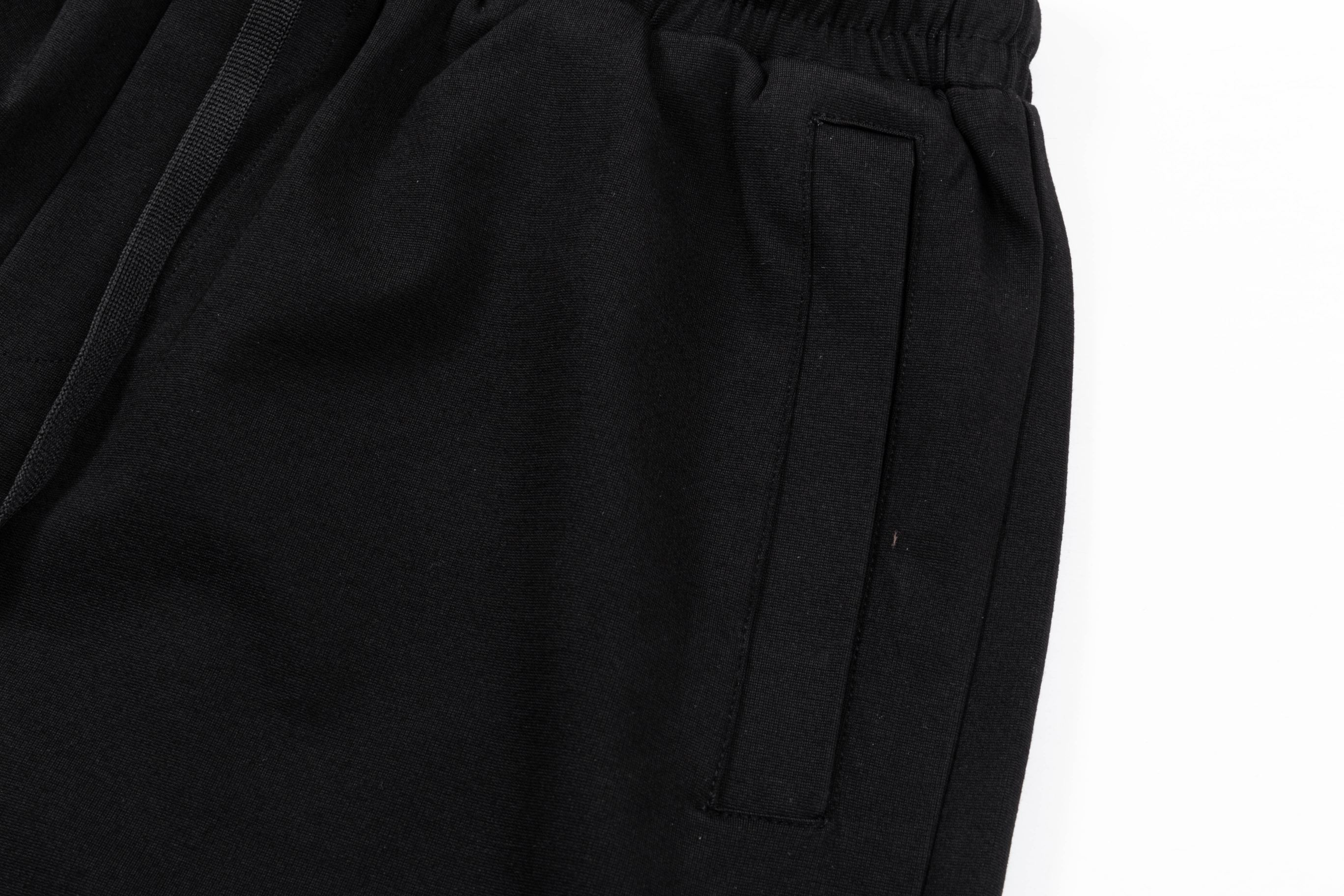 【FENDI  公式旗艦店】フェンディ  ショートパンツご好評に付き再入荷！250226