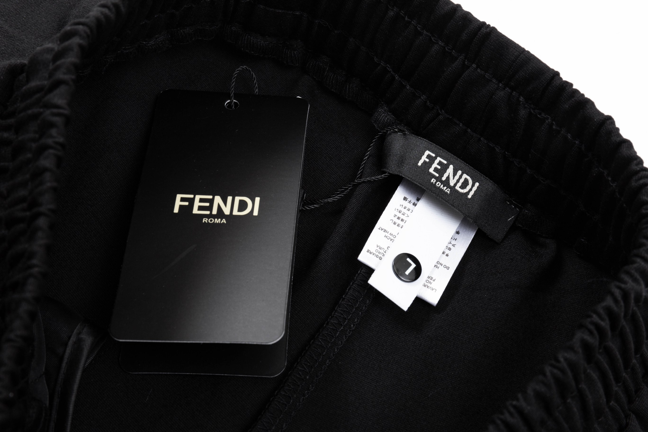 【FENDI  公式旗艦店】フェンディ  ショートパンツご好評に付き再入荷！250226