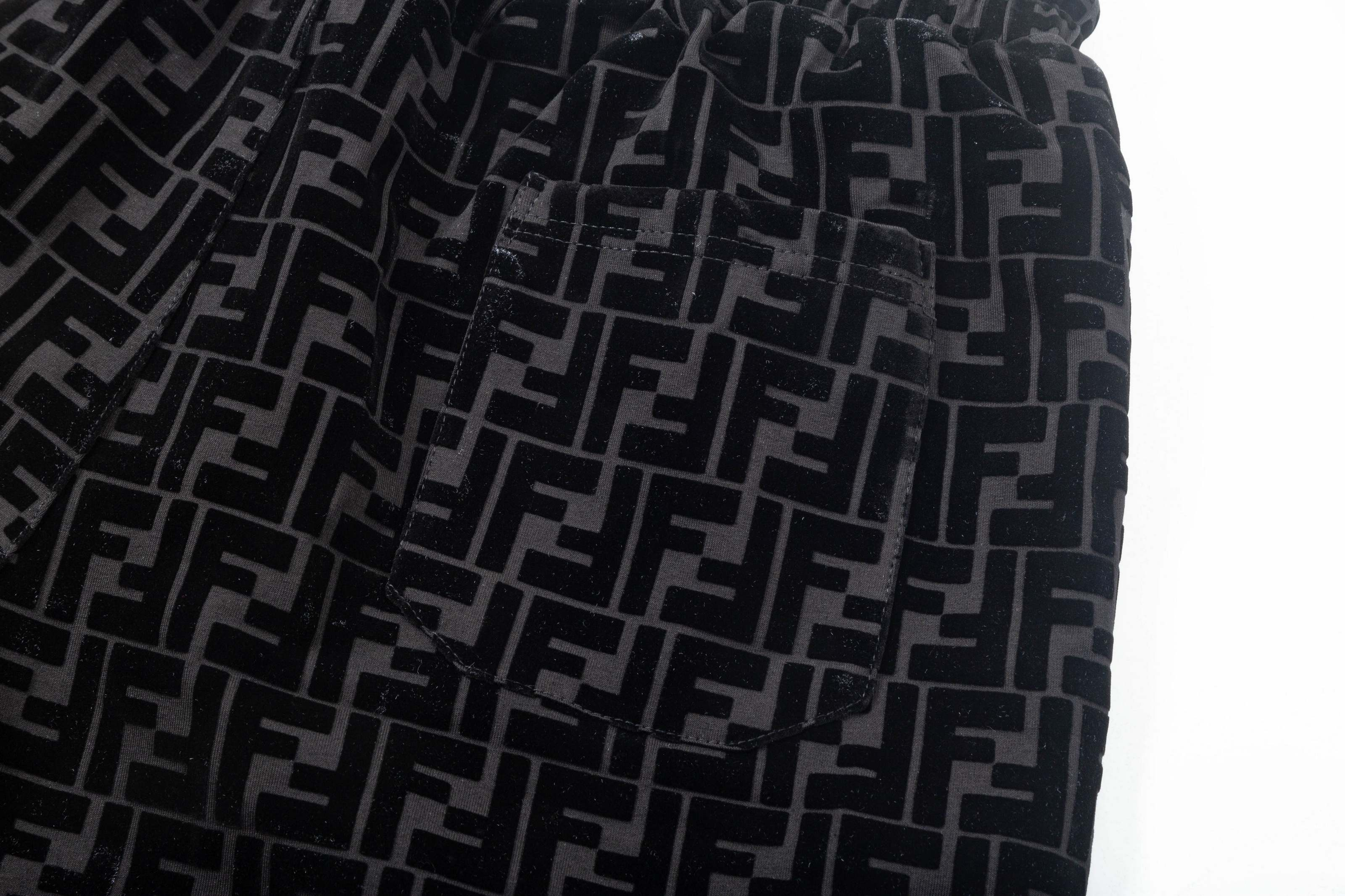 【FENDI   公式旗艦店】フェンディ  ショートパンツご好評に付き再入荷！250226