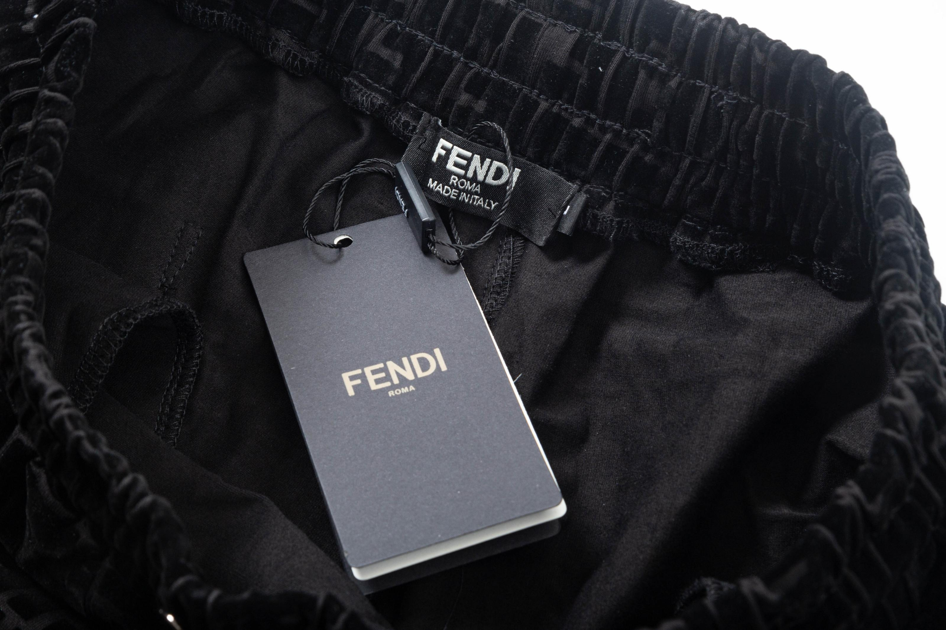 【FENDI   公式旗艦店】フェンディ  ショートパンツご好評に付き再入荷！250226