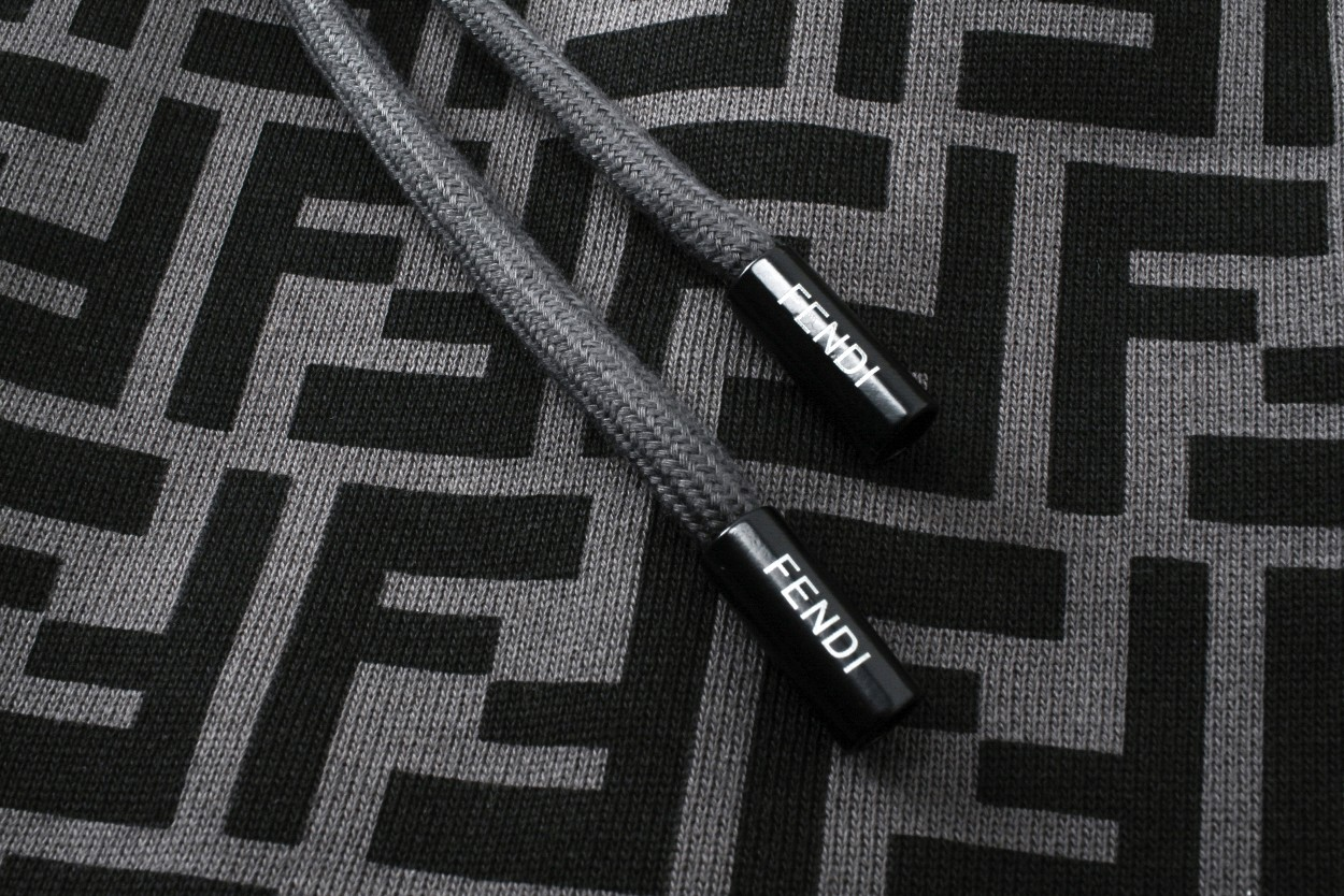 【FENDI  公式旗艦店】フェンディ  ショートパンツご好評に付き再入荷！250225