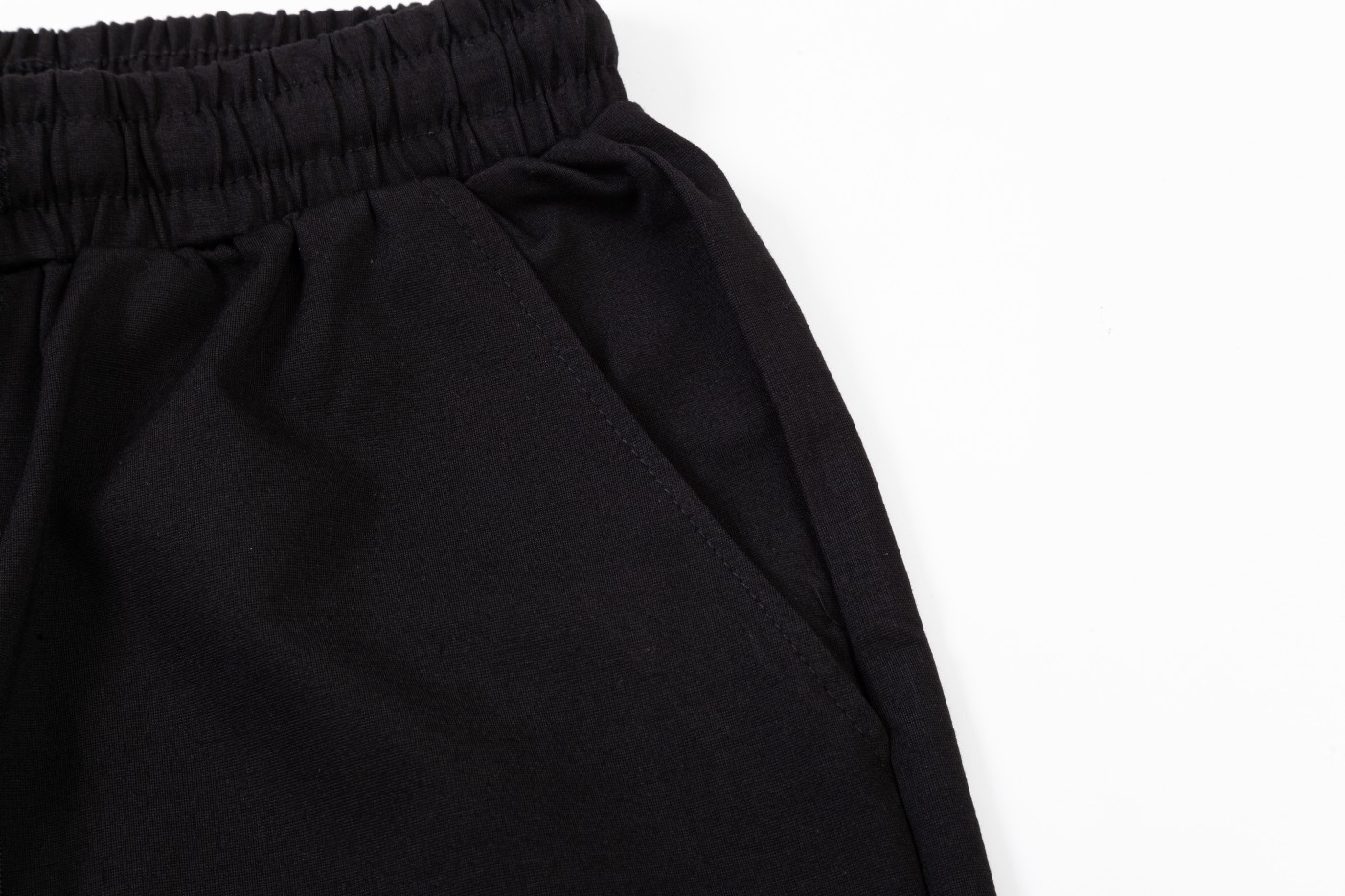 【FENDI  公式旗艦店】フェンディ  ショートパンツご好評に付き再入荷！250226