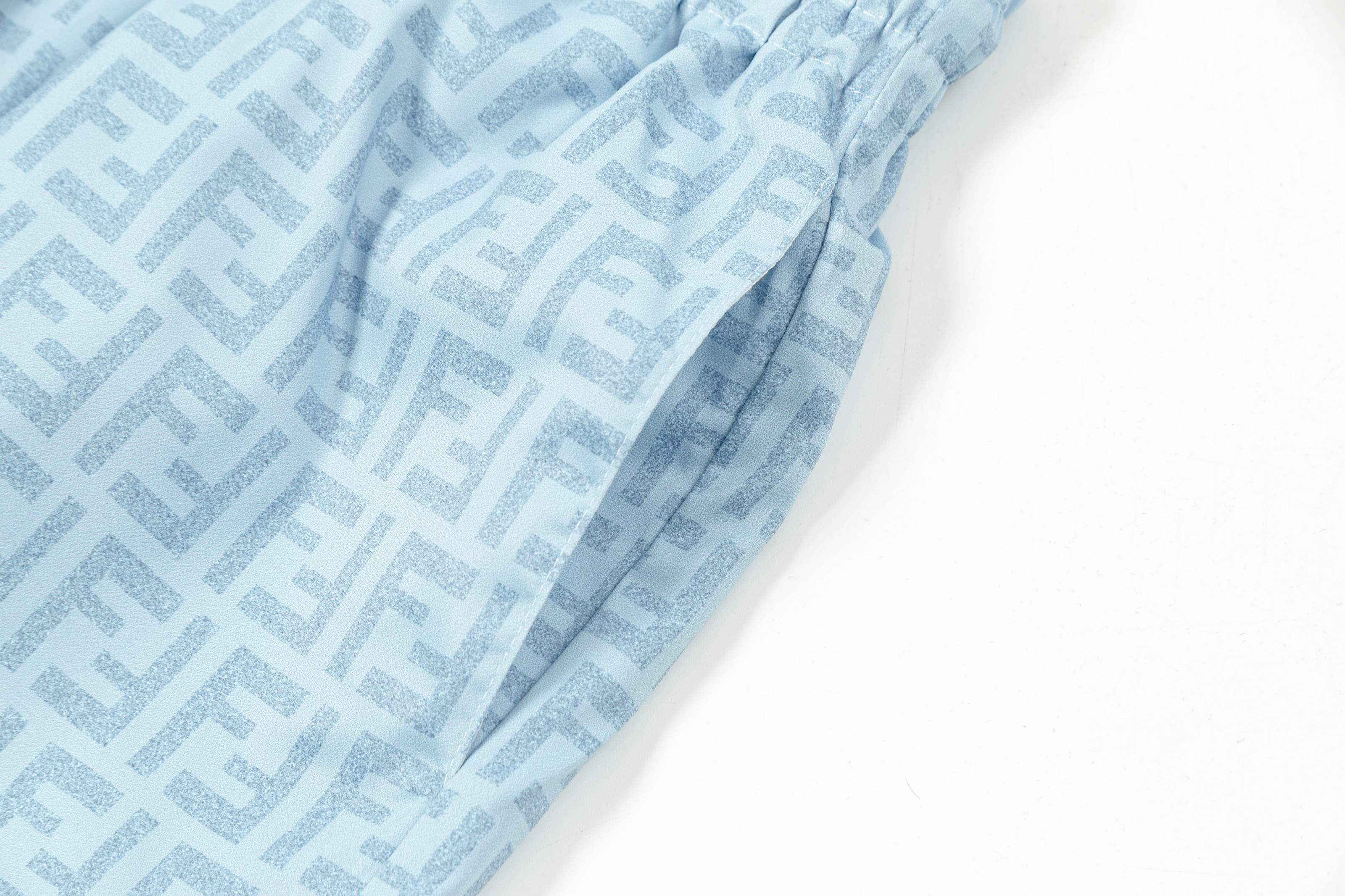 【FENDI   公式旗艦店】フェンディ  ショートパンツご好評に付き再入荷！250226