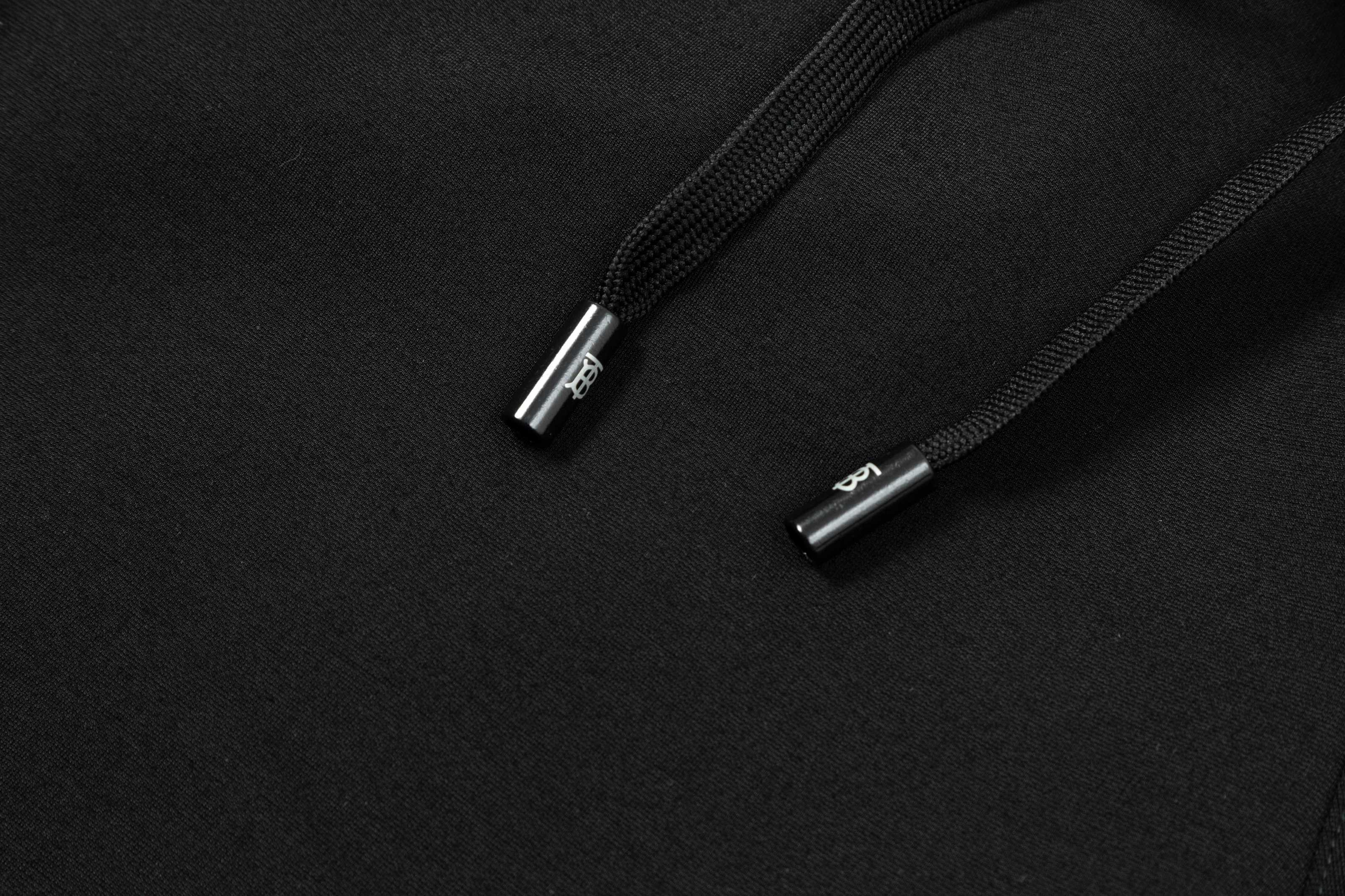 【BURBERRY  公式旗艦店】バーバリー  ショートパンツご好評に付き再入荷！250226