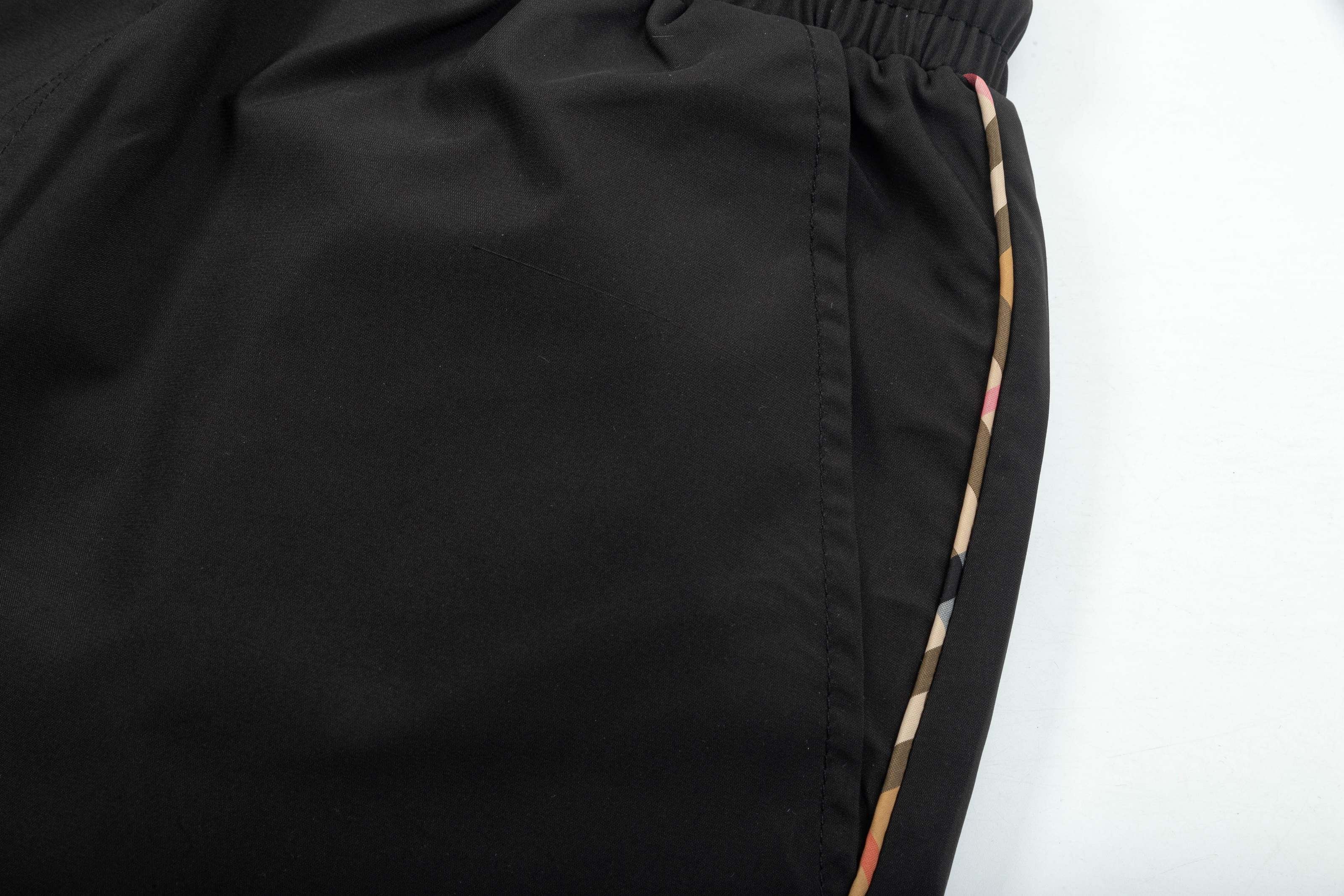 【BURBERRY  公式旗艦店】バーバリー  ショートパンツご好評に付き再入荷！250226