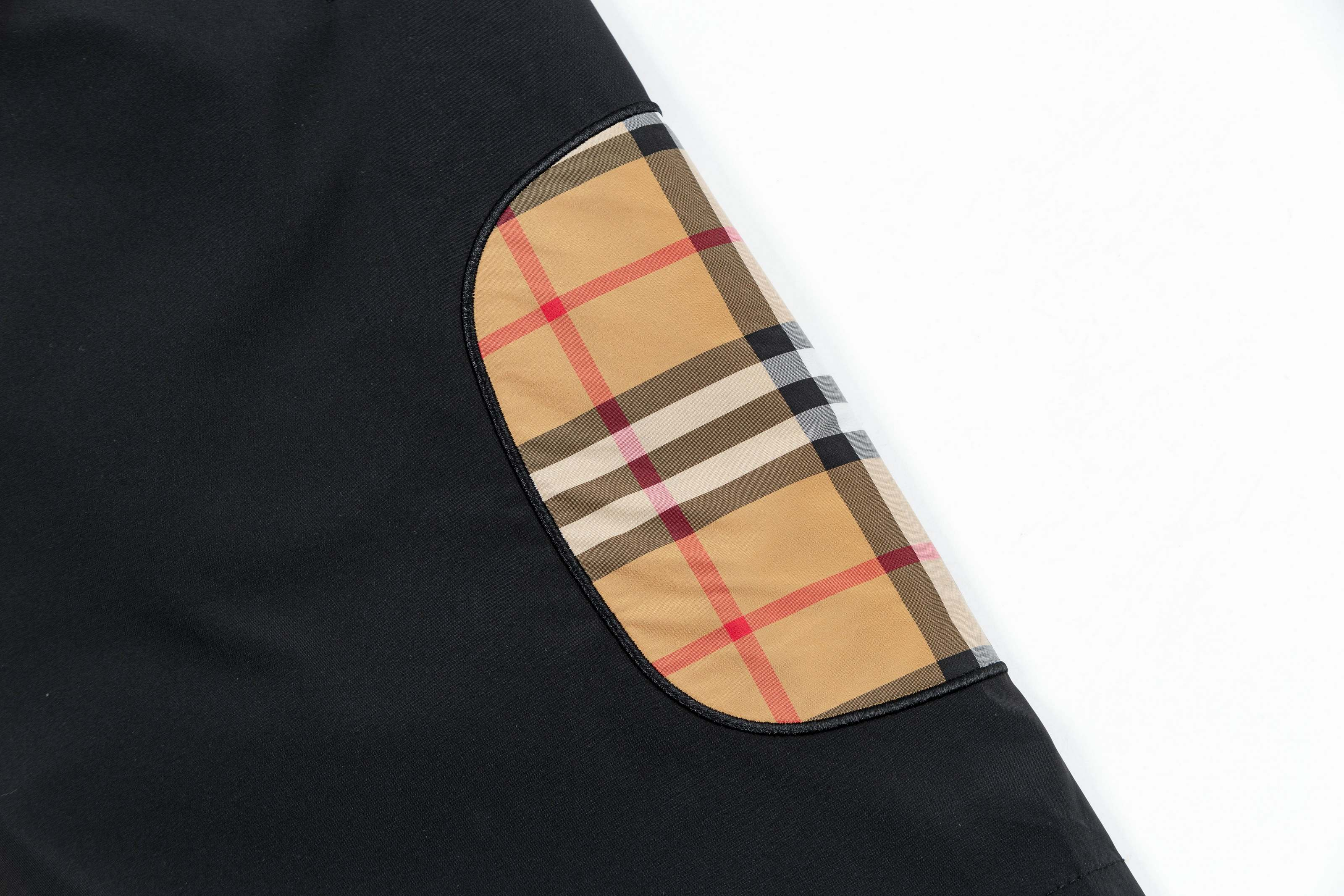 【BURBERRY  公式旗艦店】バーバリー  ショートパンツご好評に付き再入荷！250226