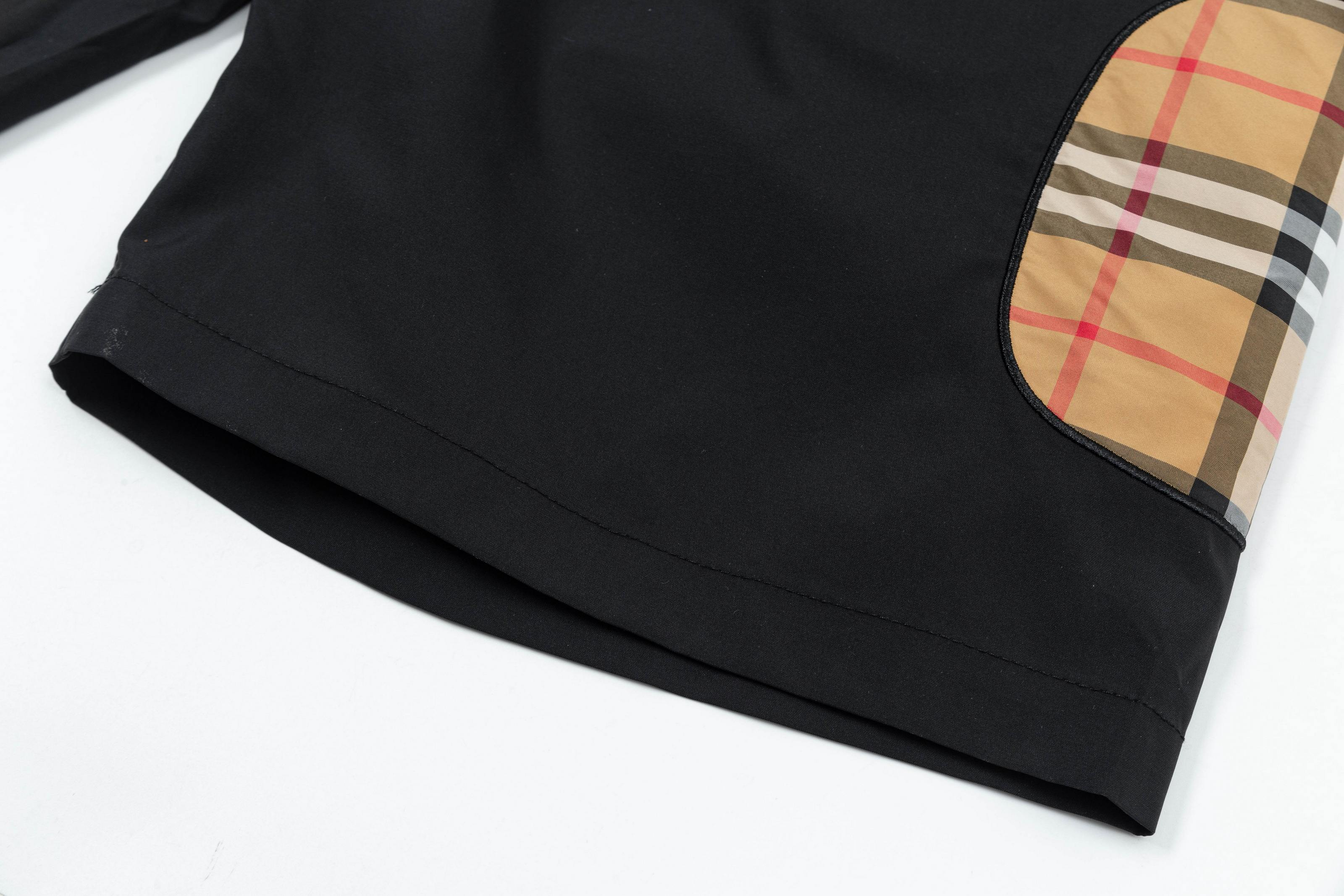 【BURBERRY  公式旗艦店】バーバリー  ショートパンツご好評に付き再入荷！250226