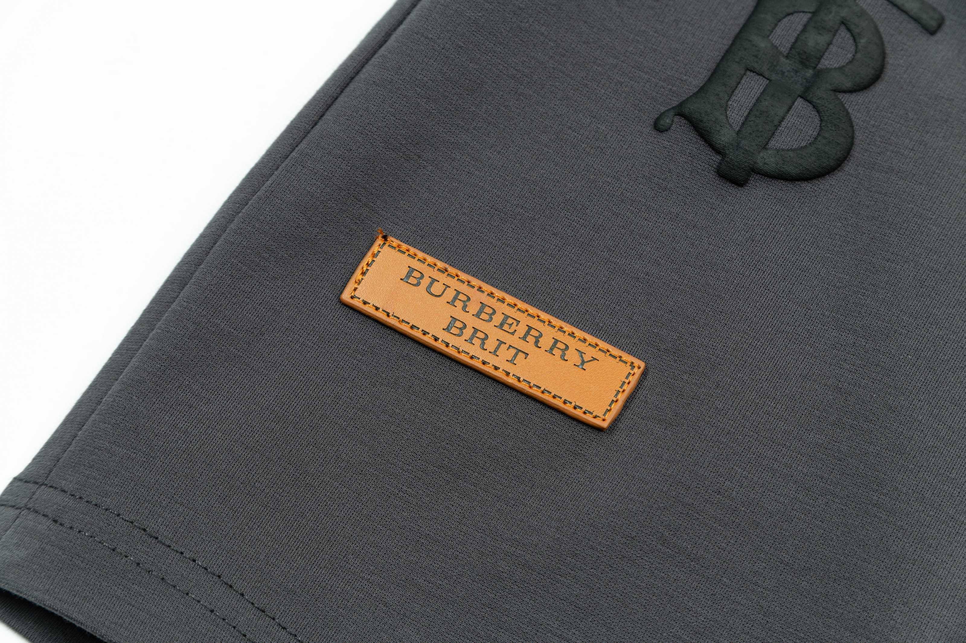 【BURBERRY  公式旗艦店】バーバリー  ショートパンツご好評に付き再入荷！250226