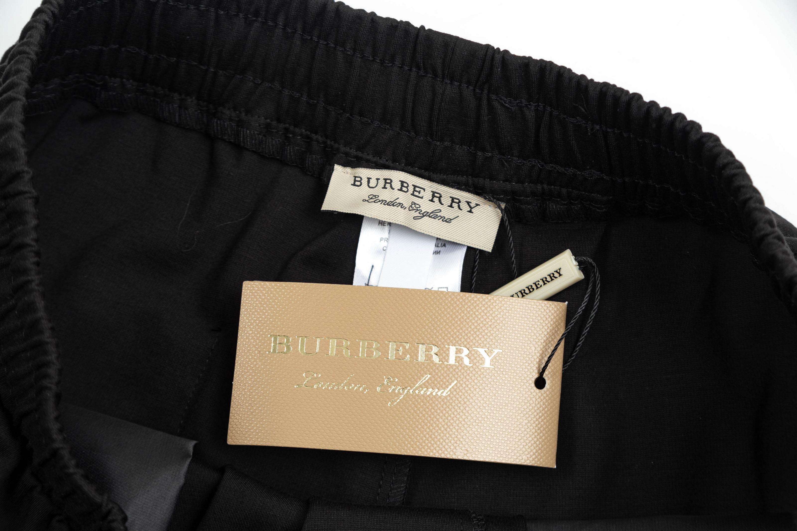 【BURBERRY  公式旗艦店】バーバリー  ショートパンツご好評に付き再入荷！250226