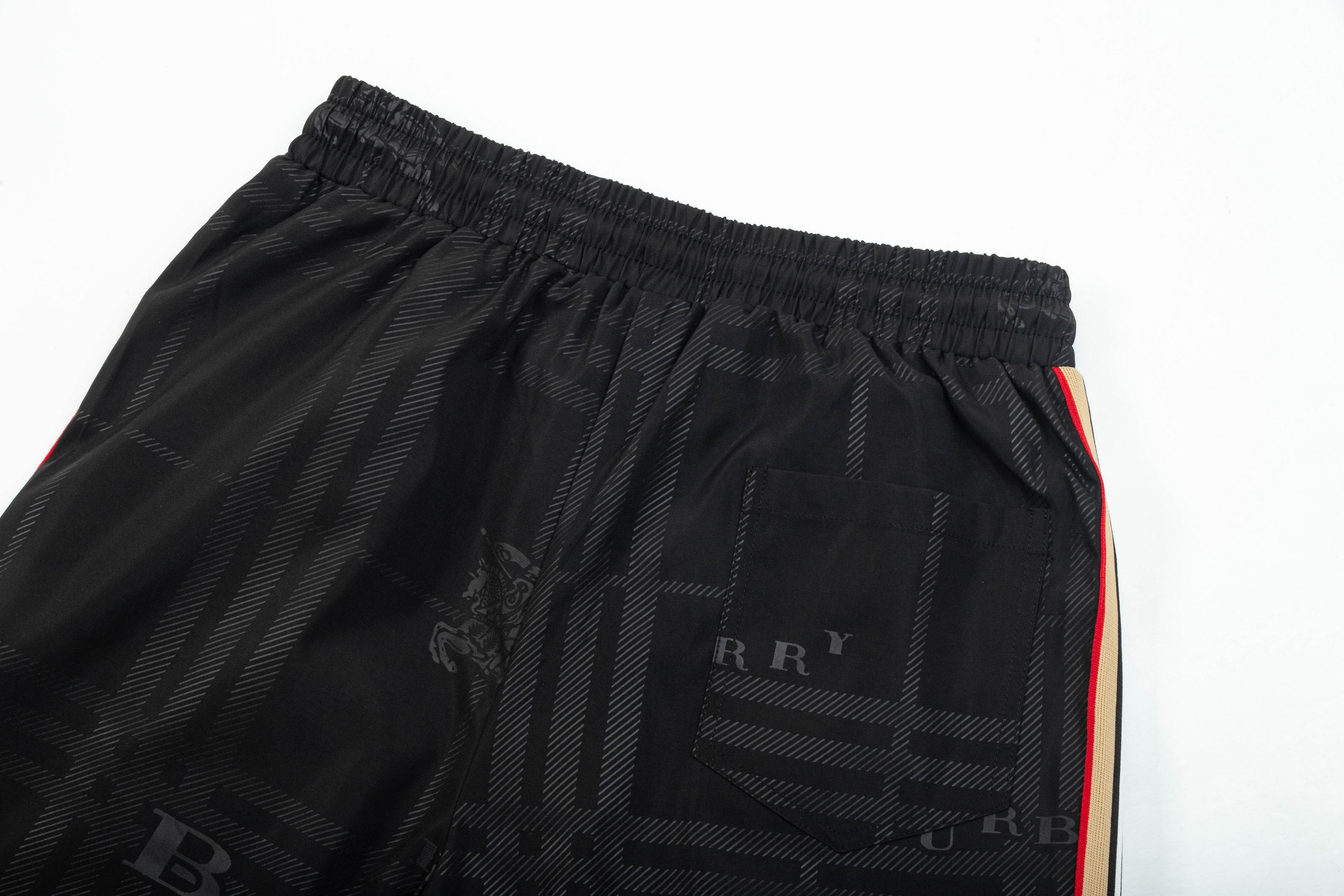 【BURBERRY  公式旗艦店】バーバリー  ショートパンツご好評に付き再入荷！250226