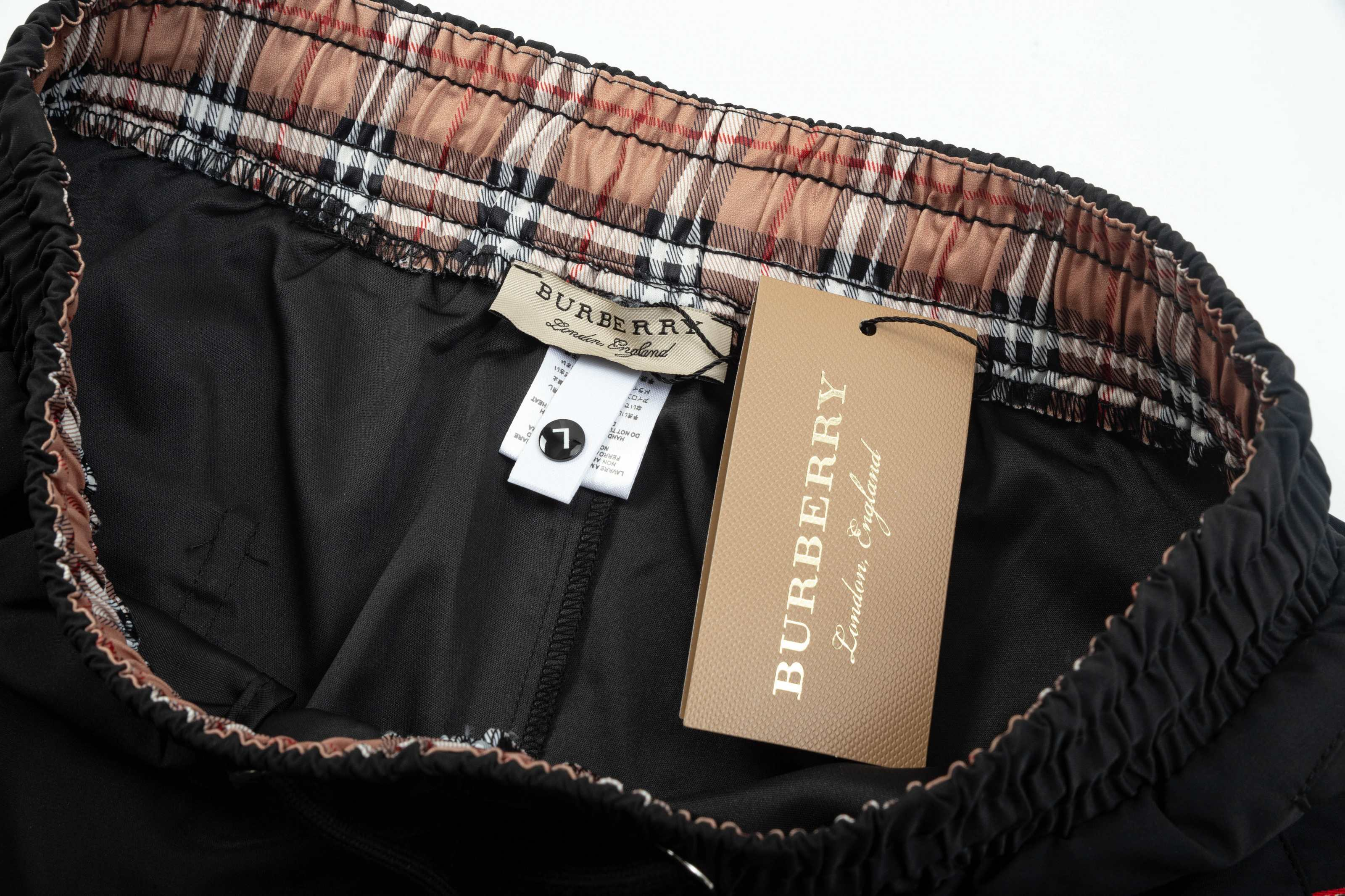 【BURBERRY  公式旗艦店】バーバリー  ショートパンツご好評に付き再入荷！250226