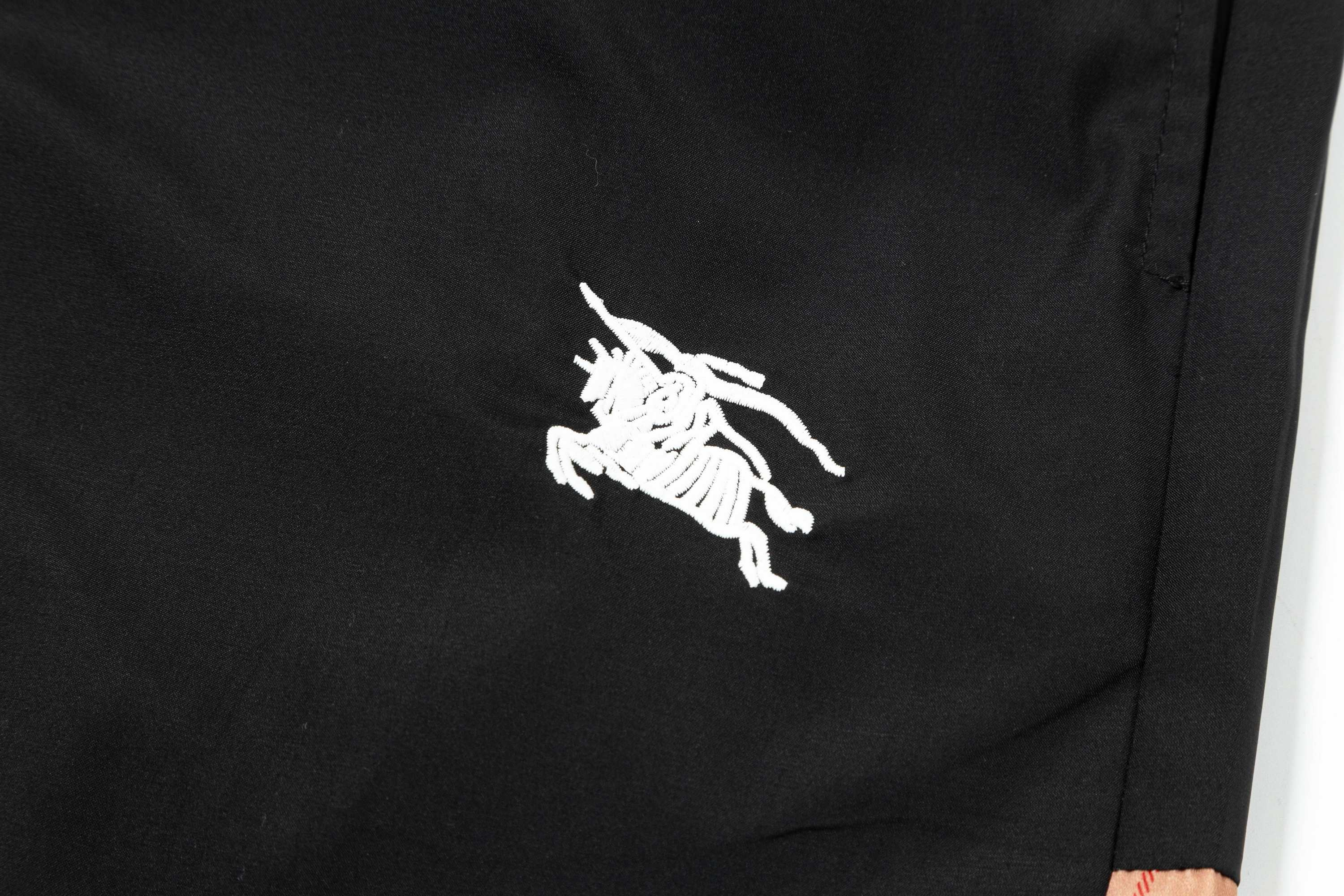 【BURBERRY  公式旗艦店】バーバリー  ショートパンツご好評に付き再入荷！250226