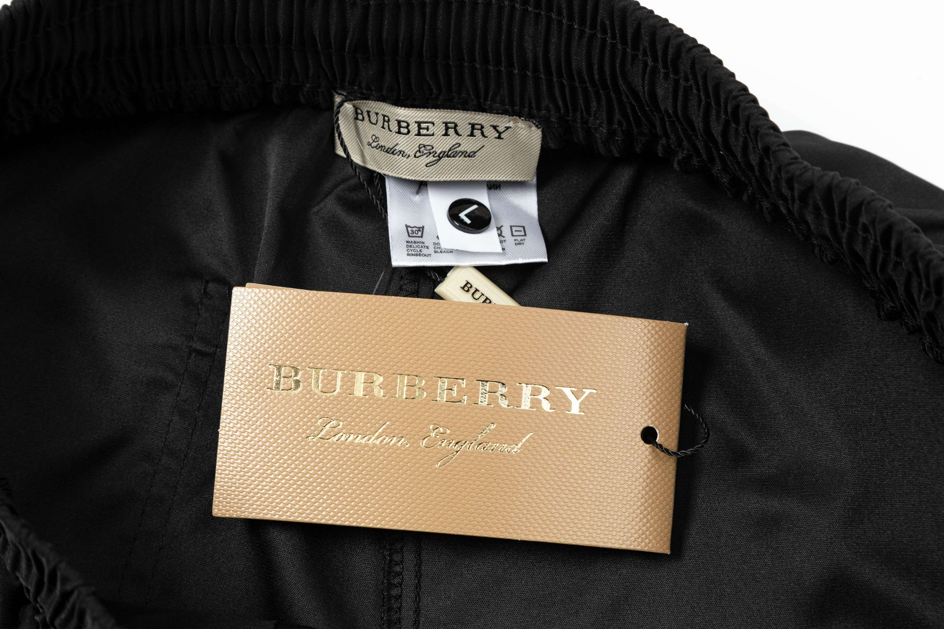 【BURBERRY  公式旗艦店】バーバリー  ショートパンツご好評に付き再入荷！250226
