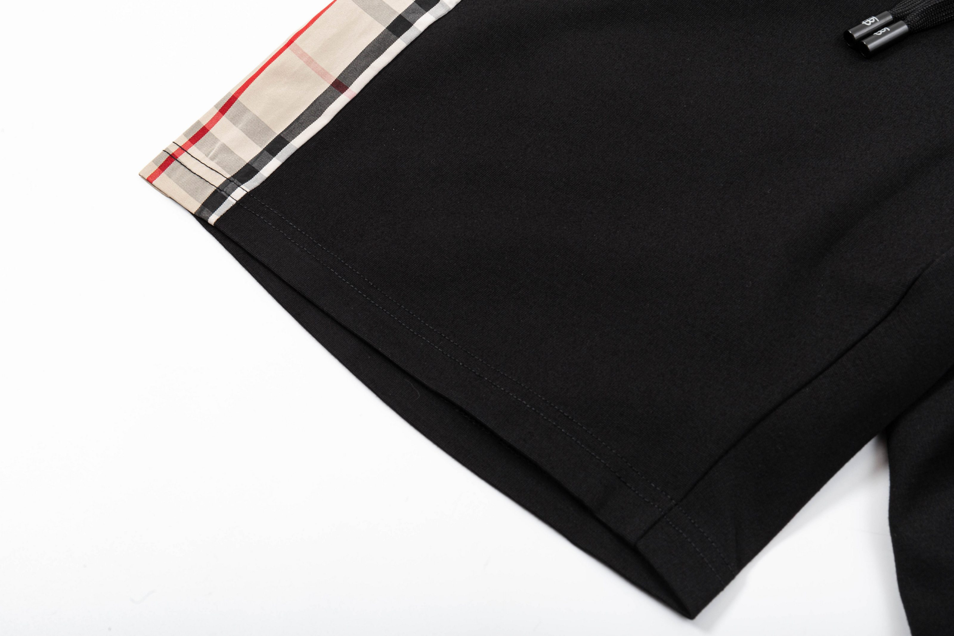 【BURBERRY  公式旗艦店】バーバリー  ショートパンツご好評に付き再入荷！250226