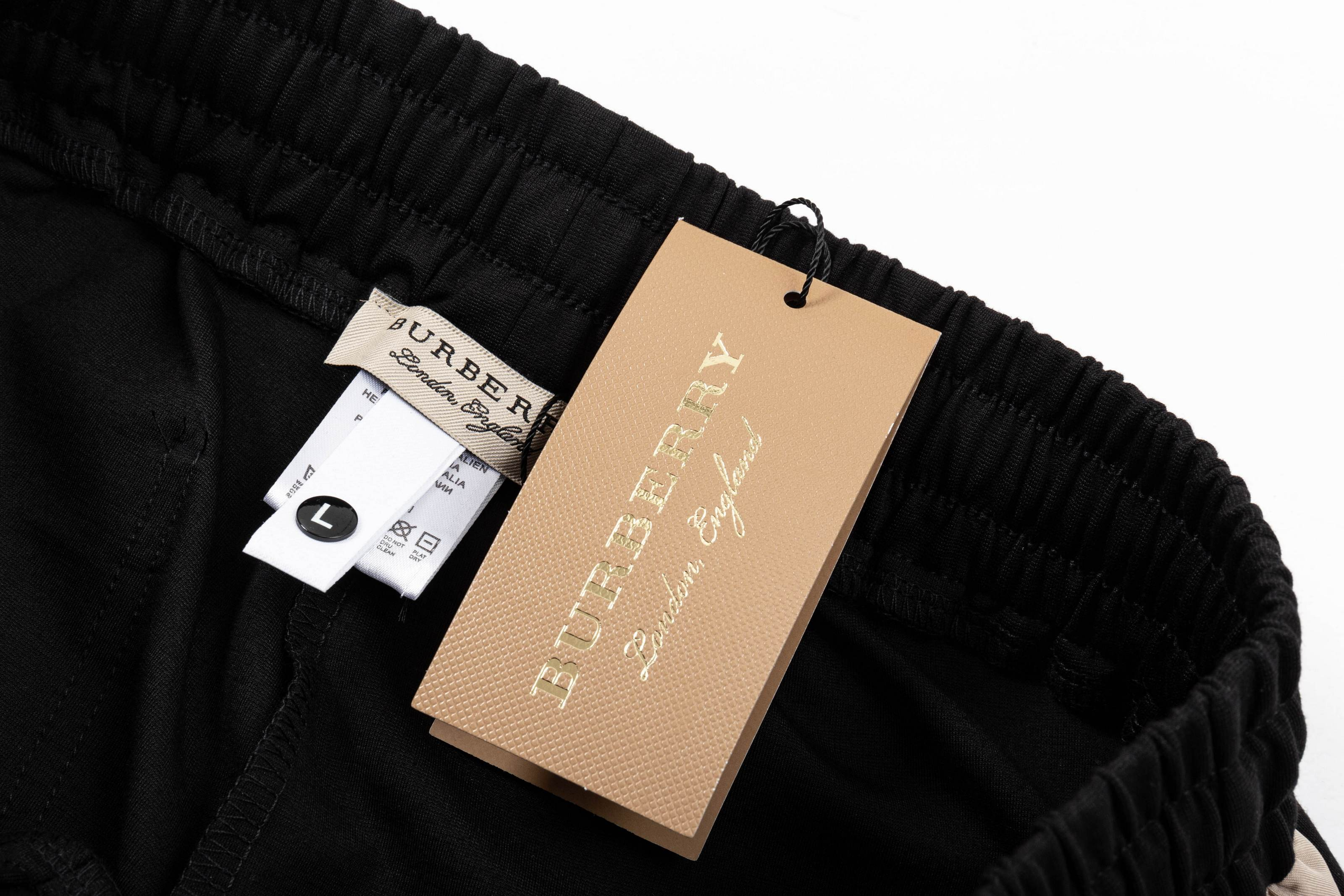 【BURBERRY  公式旗艦店】バーバリー  ショートパンツご好評に付き再入荷！250226