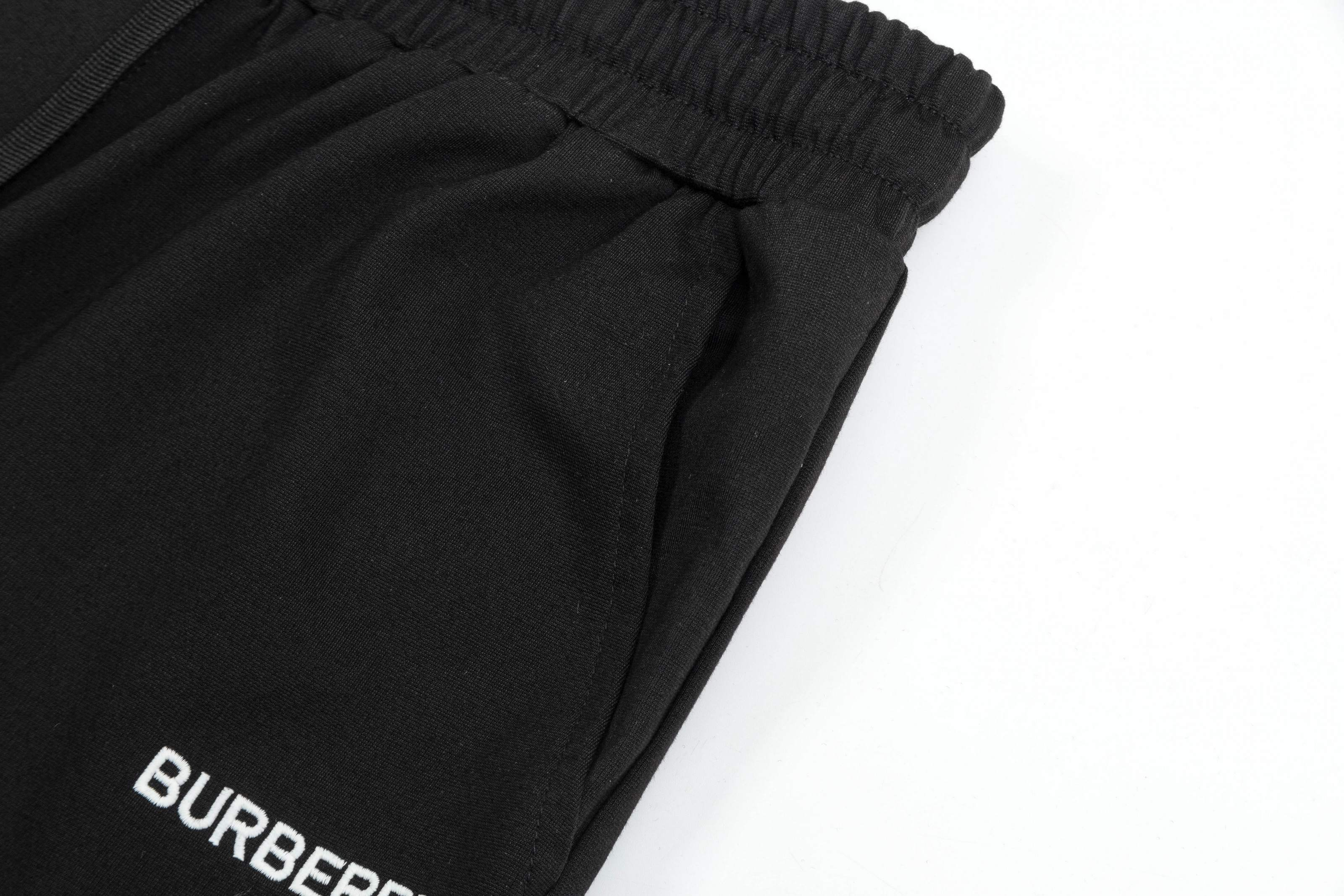 【BURBERRY  公式旗艦店】バーバリー  ショートパンツご好評に付き再入荷！250226