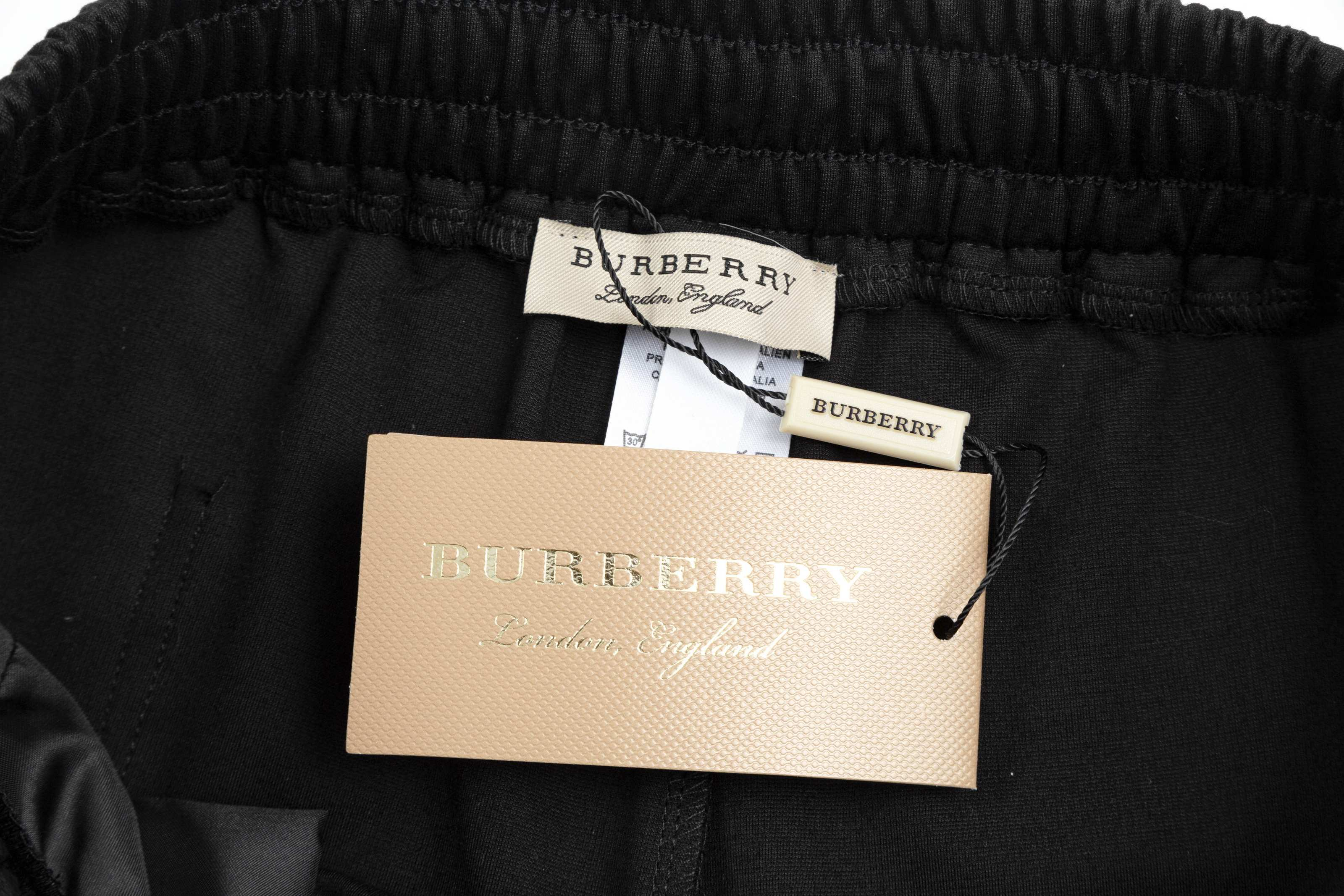 【BURBERRY  公式旗艦店】バーバリー  ショートパンツご好評に付き再入荷！250226
