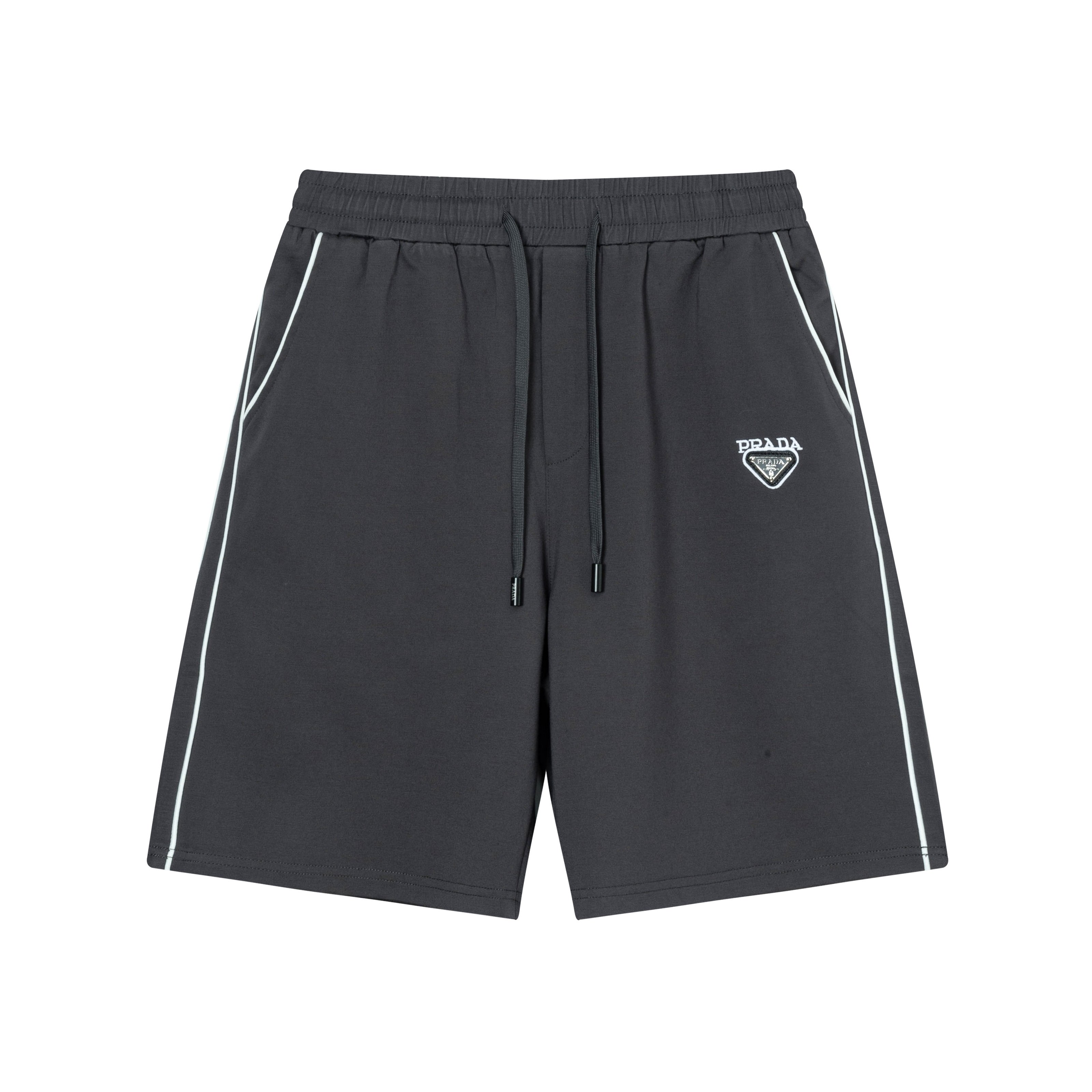 【PRADA  公式旗艦店】プラダ ショートパンツご好評に付き再入荷！250226