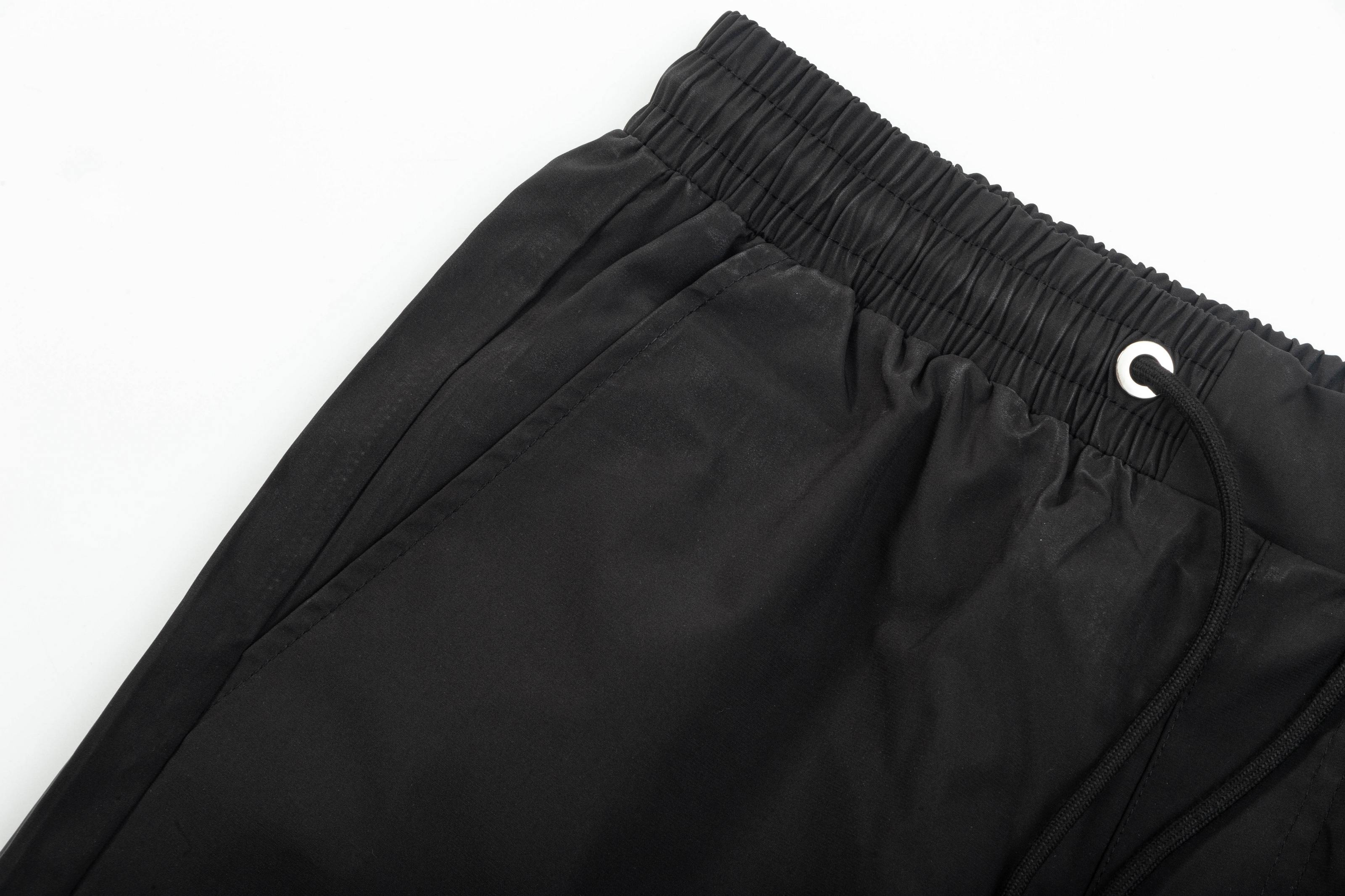 【PRADA  公式旗艦店】プラダ ショートパンツご好評に付き再入荷！250227