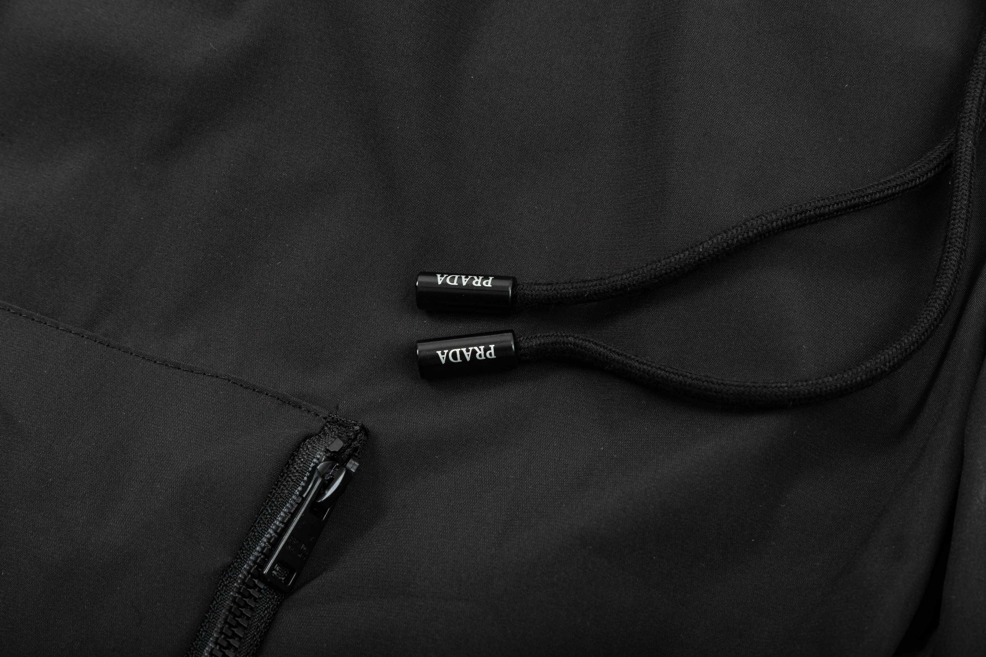 【PRADA  公式旗艦店】プラダ ショートパンツご好評に付き再入荷！250227