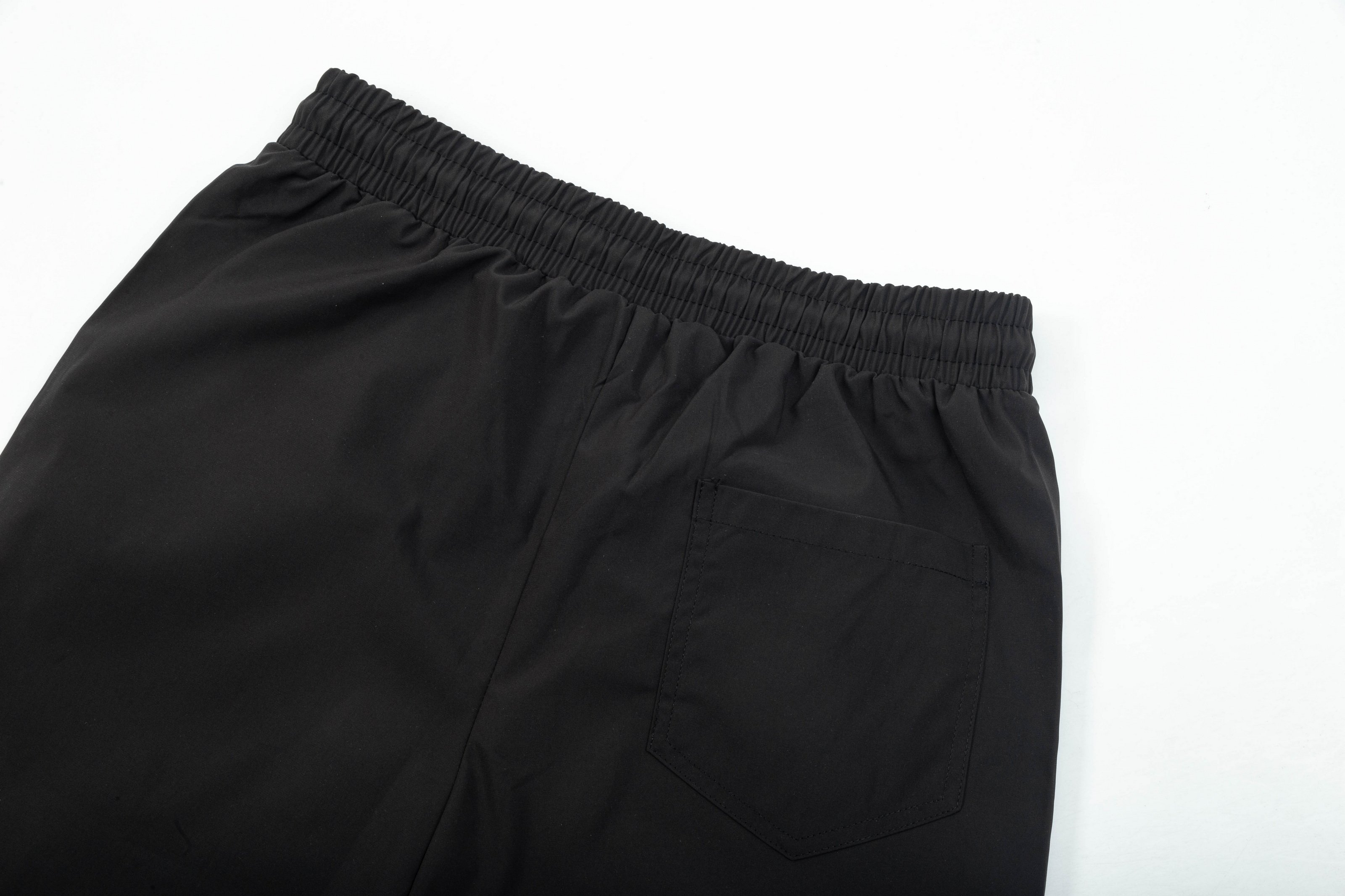 【PRADA  公式旗艦店】プラダ ショートパンツご好評に付き再入荷！250227