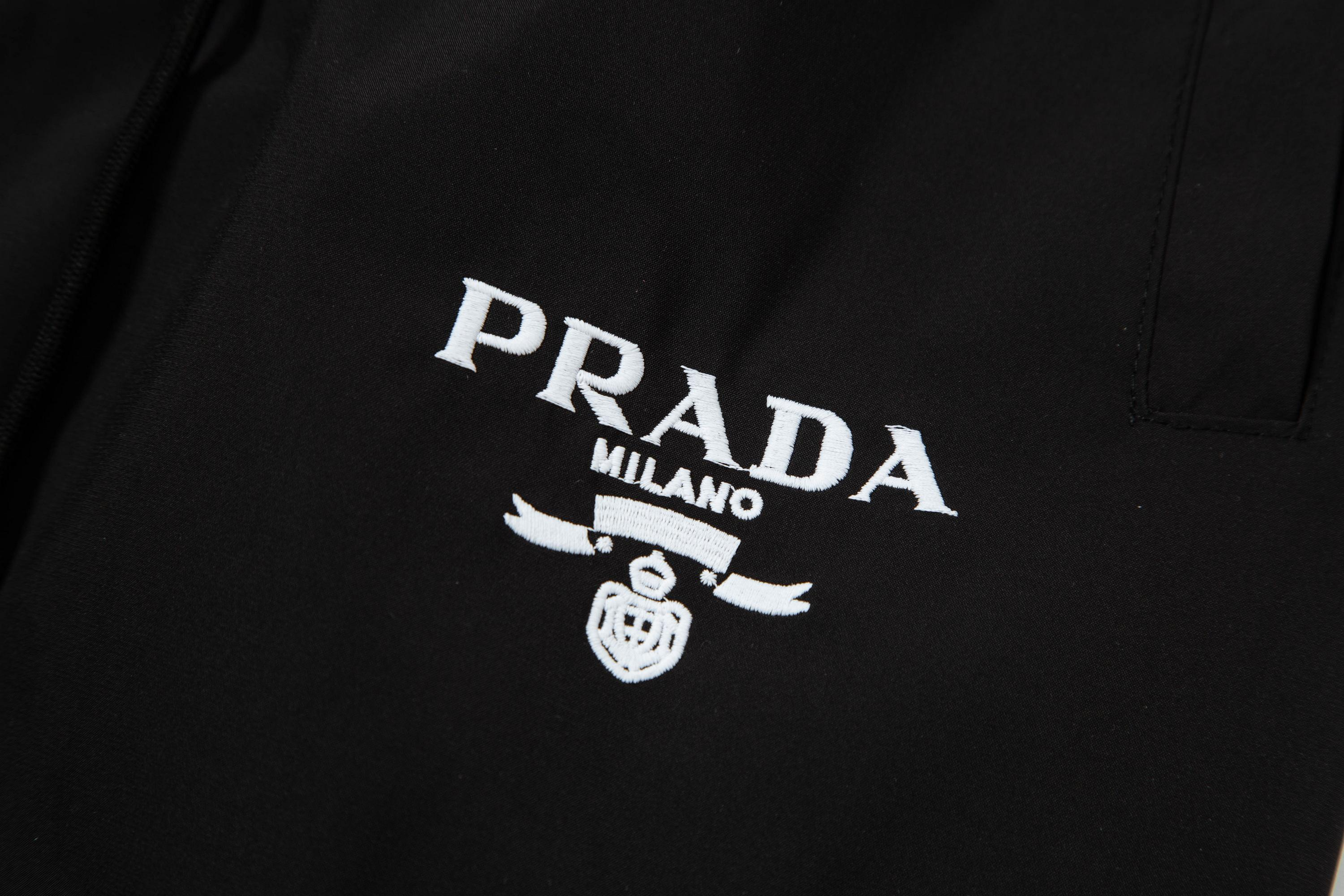 【PRADA  公式旗艦店】プラダ  ショートパンツご好評に付き再入荷！250227