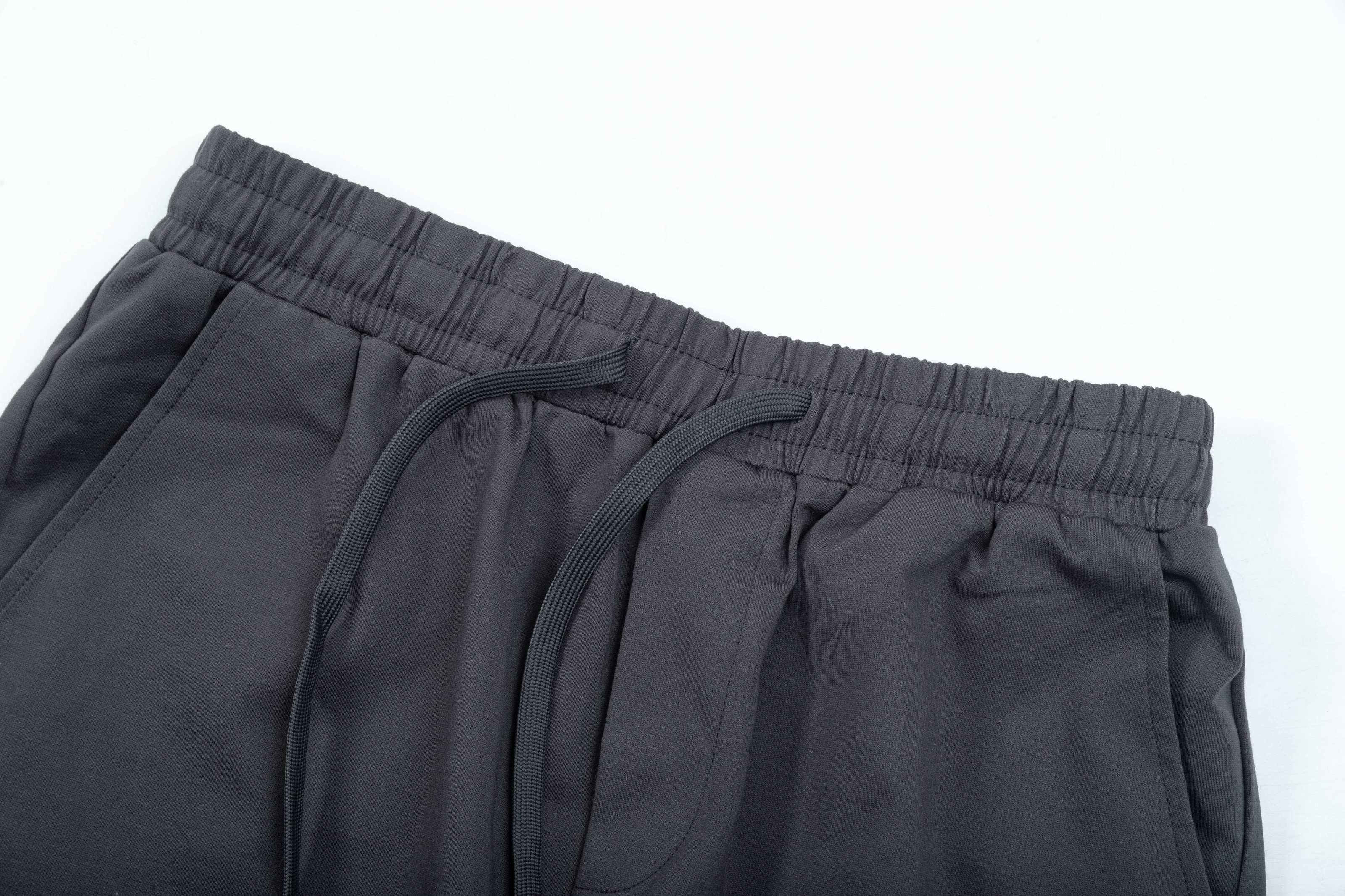 【PRADA  公式旗艦店】プラダ ショートパンツご好評に付き再入荷！250227