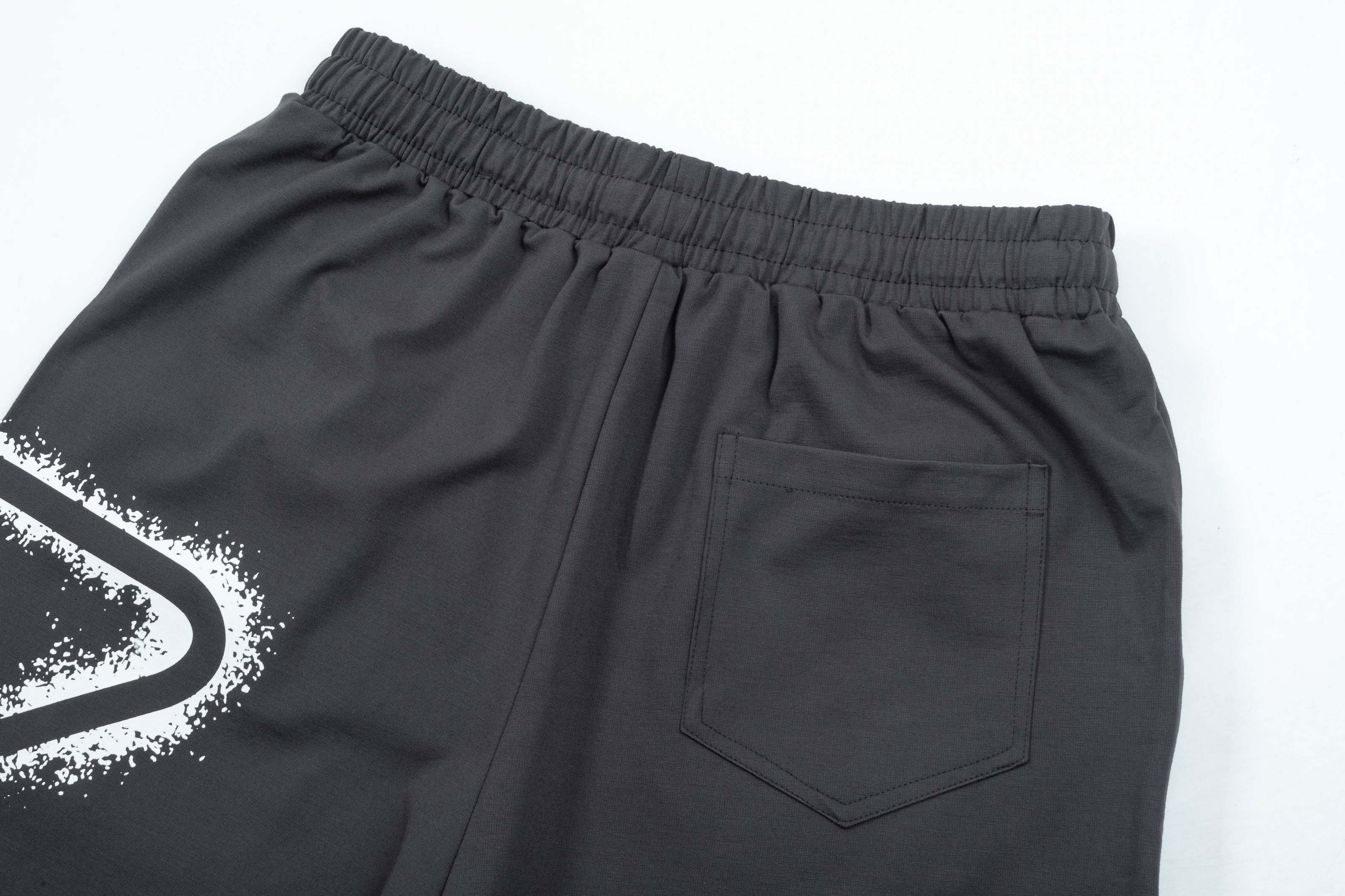 【PRADA  公式旗艦店】プラダ ショートパンツご好評に付き再入荷！250227