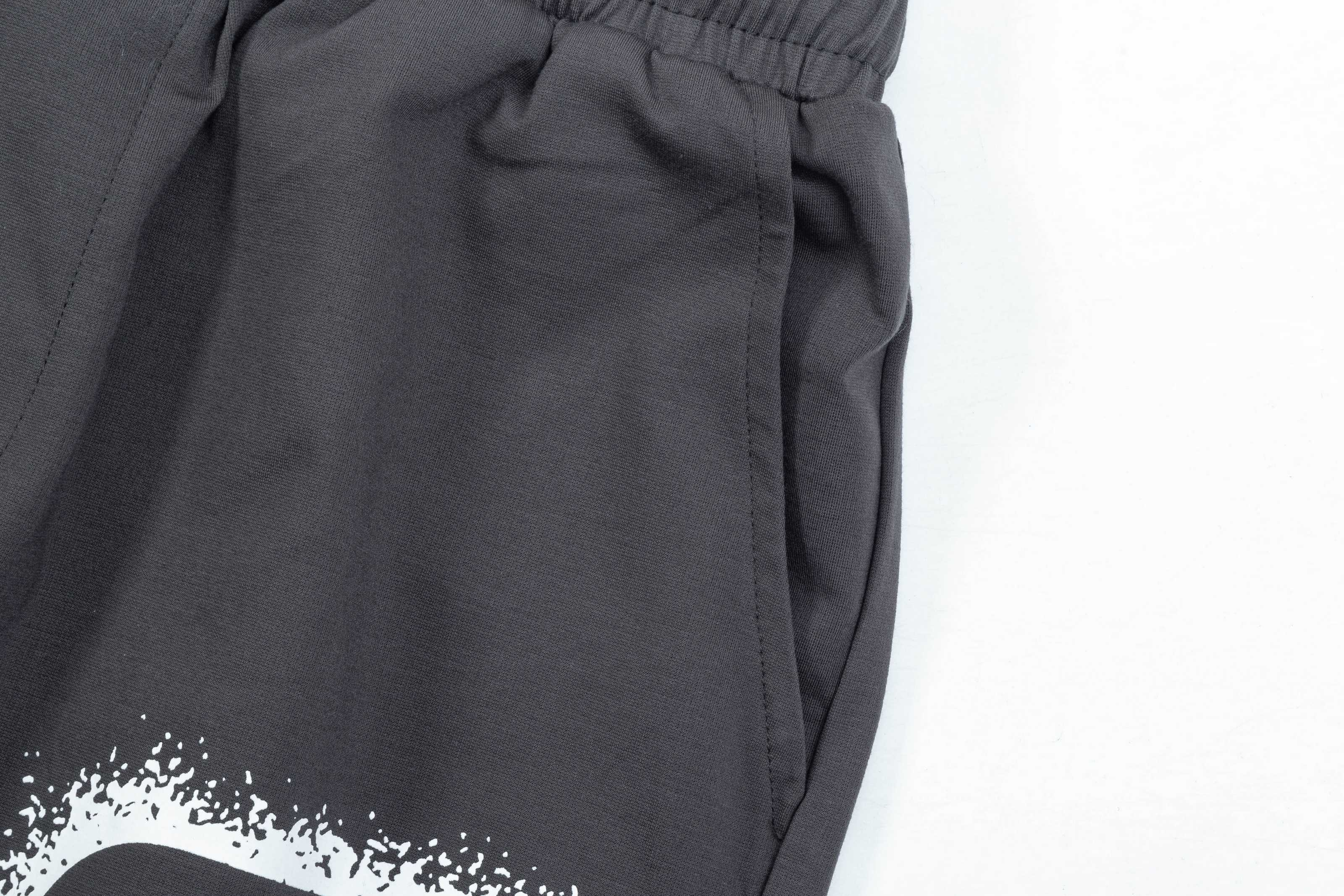 【PRADA  公式旗艦店】プラダ ショートパンツご好評に付き再入荷！250227