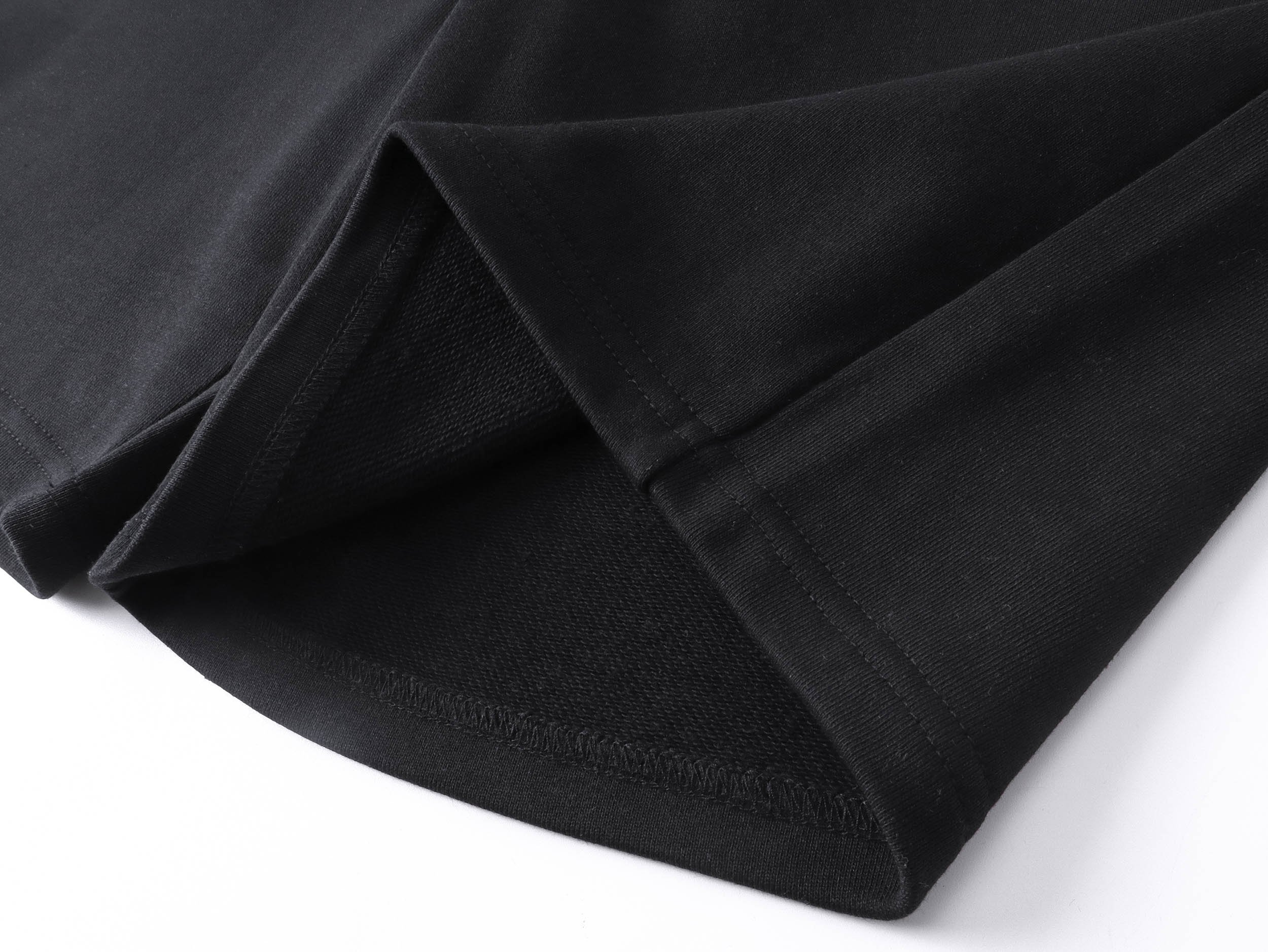 【PRADA  公式旗艦店】プラダ  ショートパンツご好評に付き再入荷！250227