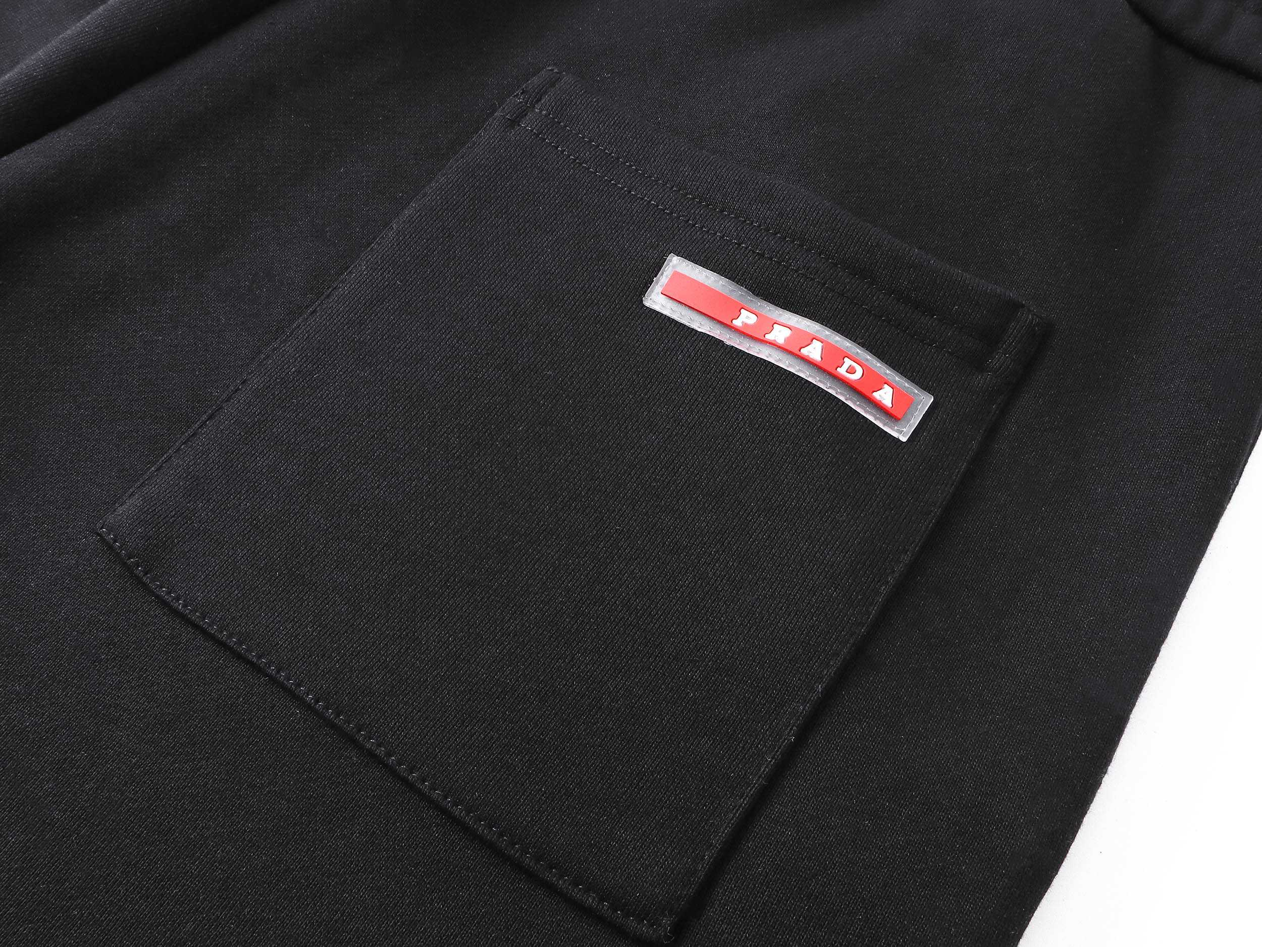 【PRADA  公式旗艦店】プラダ  ショートパンツご好評に付き再入荷！250227