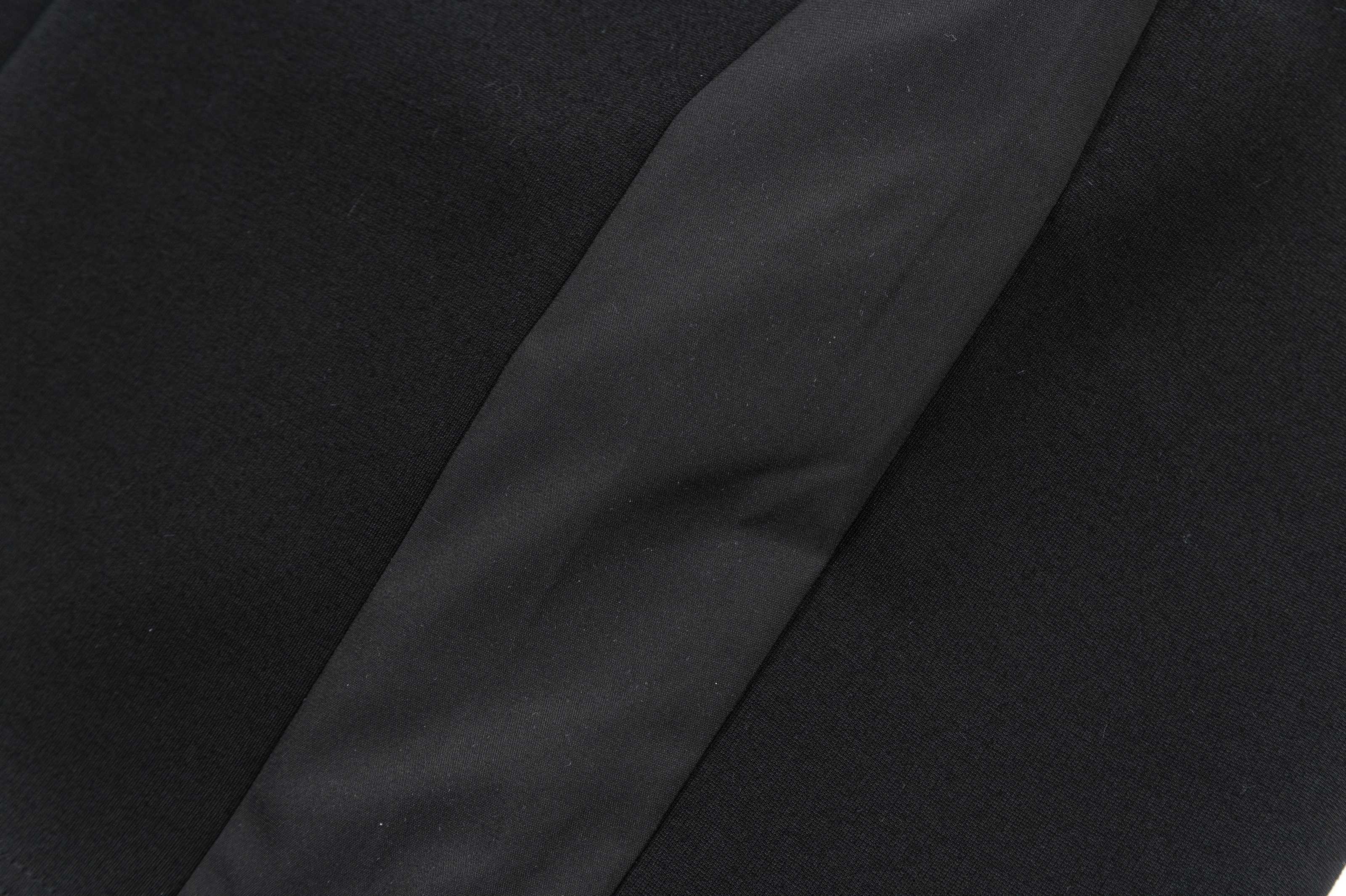 【PRADA  公式旗艦店】プラダ ショートパンツご好評に付き再入荷！250227