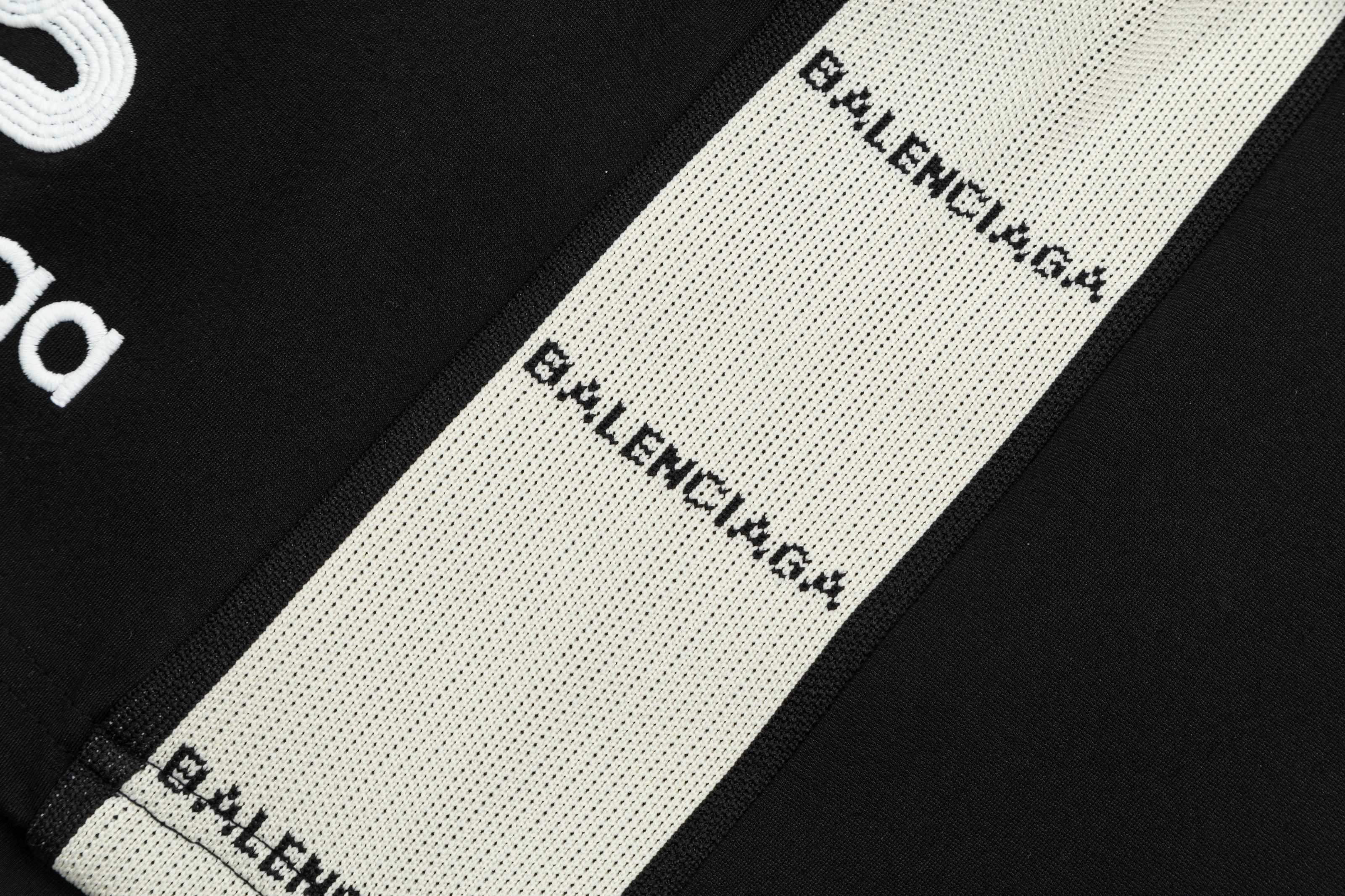 【BALENCIAGA  公式旗艦店】バレンシアガ  ショートパンツご好評に付き再入荷！250226