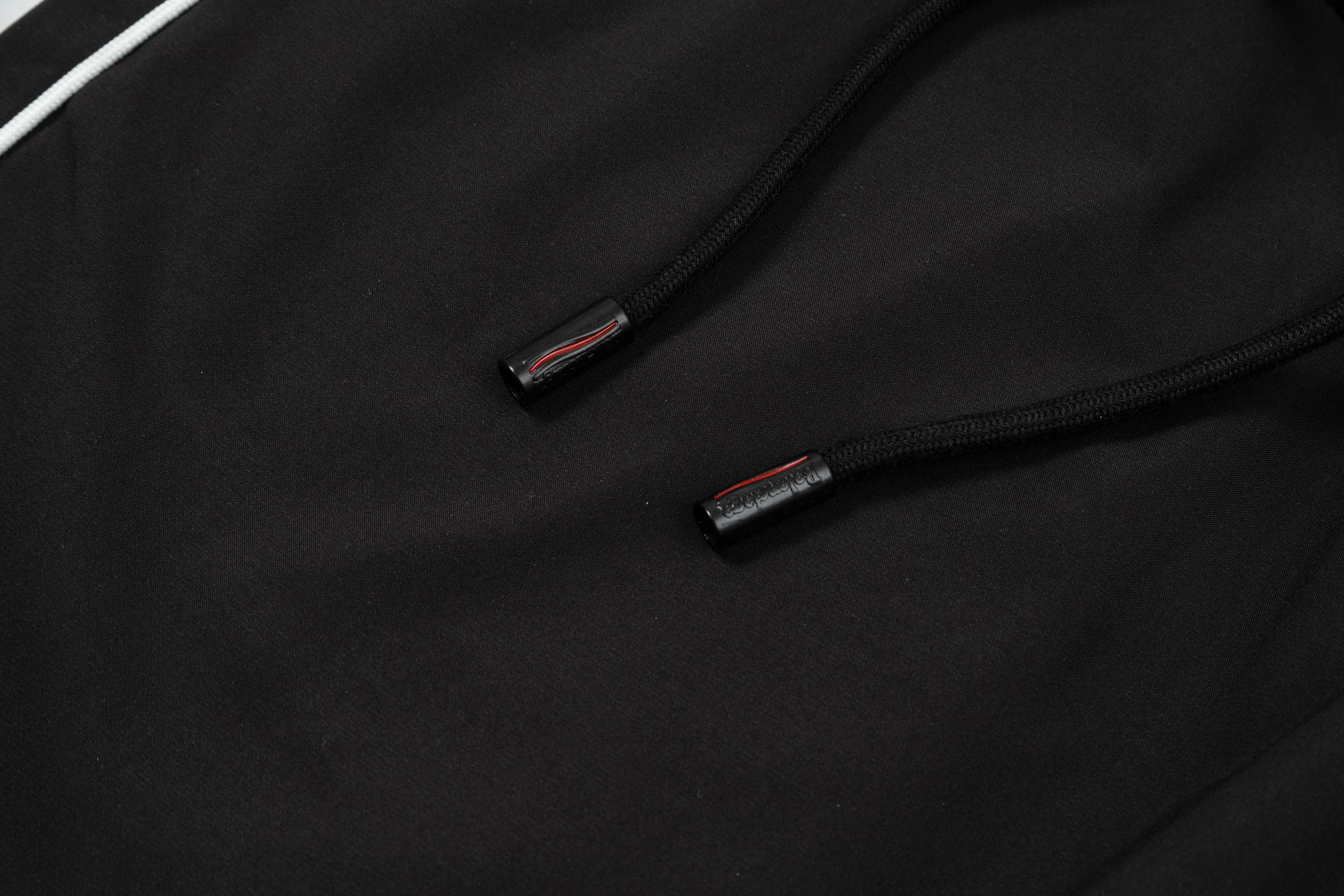 【BALENCIAGA  公式旗艦店】バレンシアガ   ショートパンツご好評に付き再入荷！250226