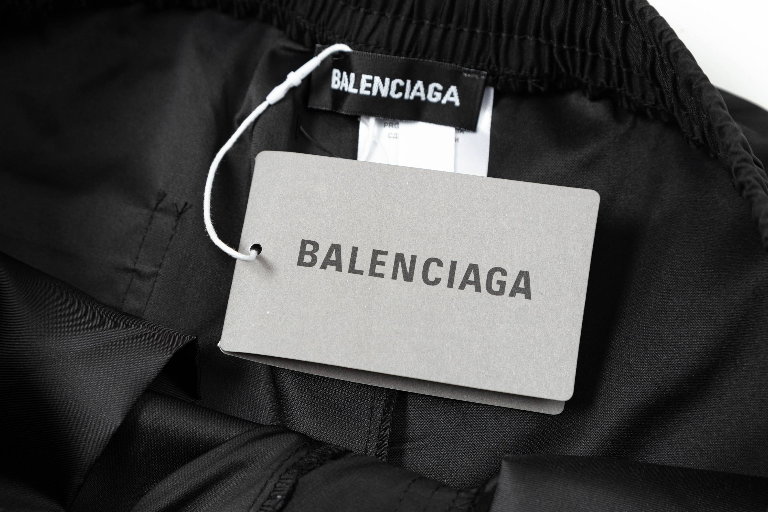 【BALENCIAGA  公式旗艦店】バレンシアガ   ショートパンツご好評に付き再入荷！250227